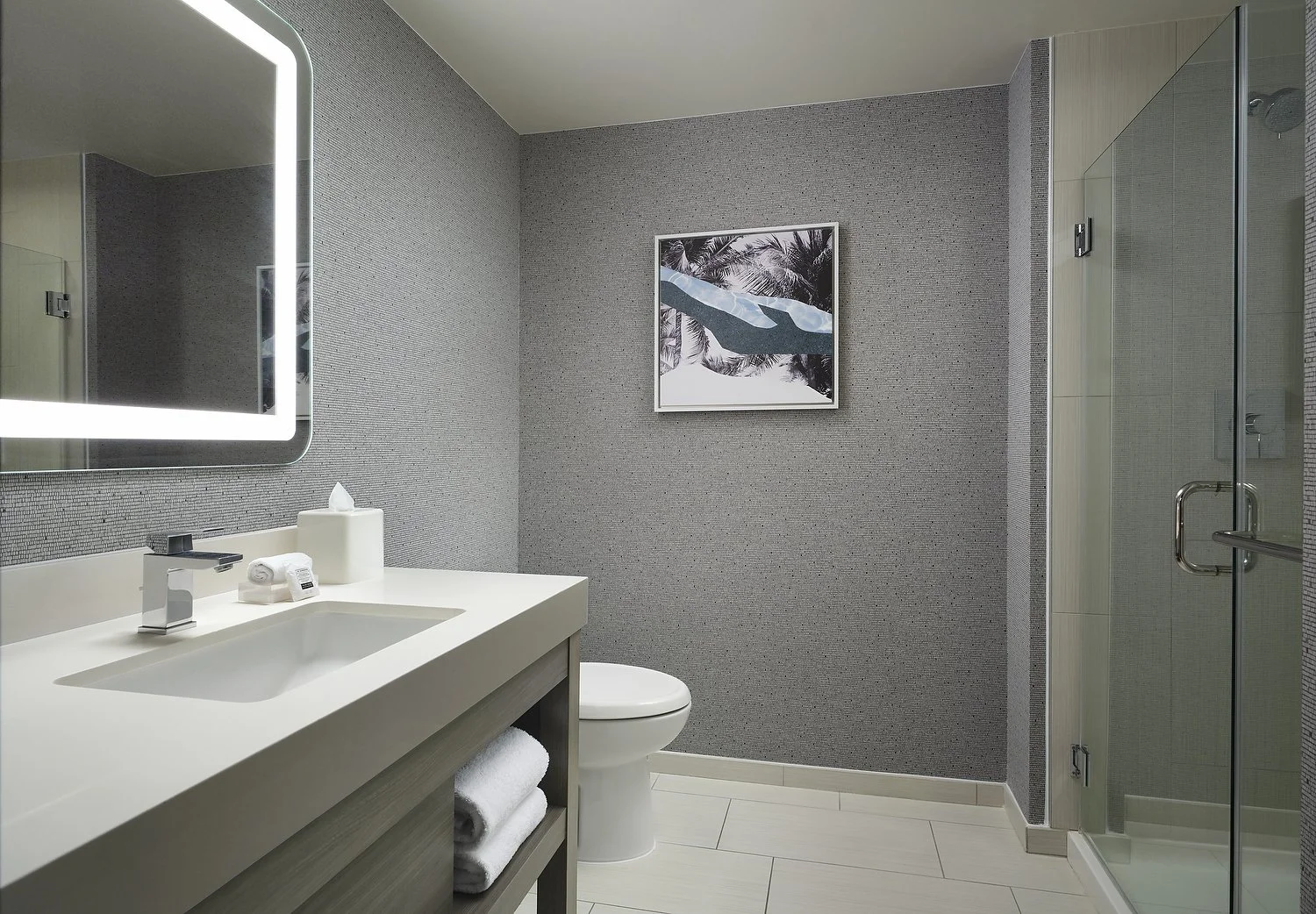 HGI rm 615 standard king bath.JPG