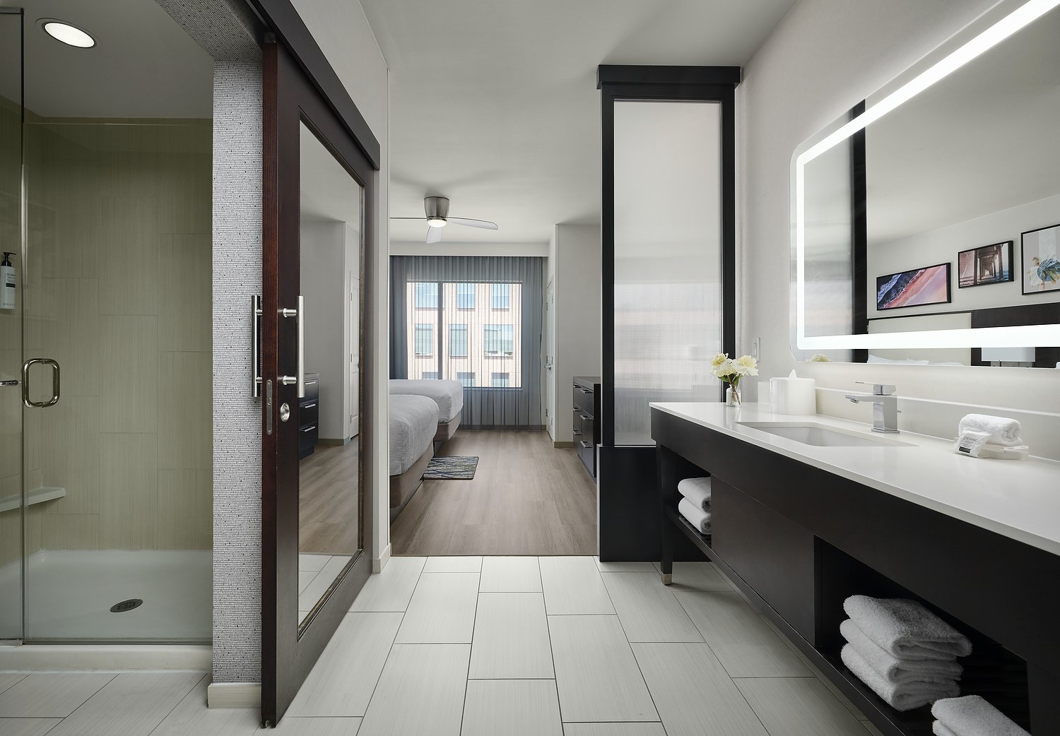 Homewood rm 665 studio two bathroom.JPG