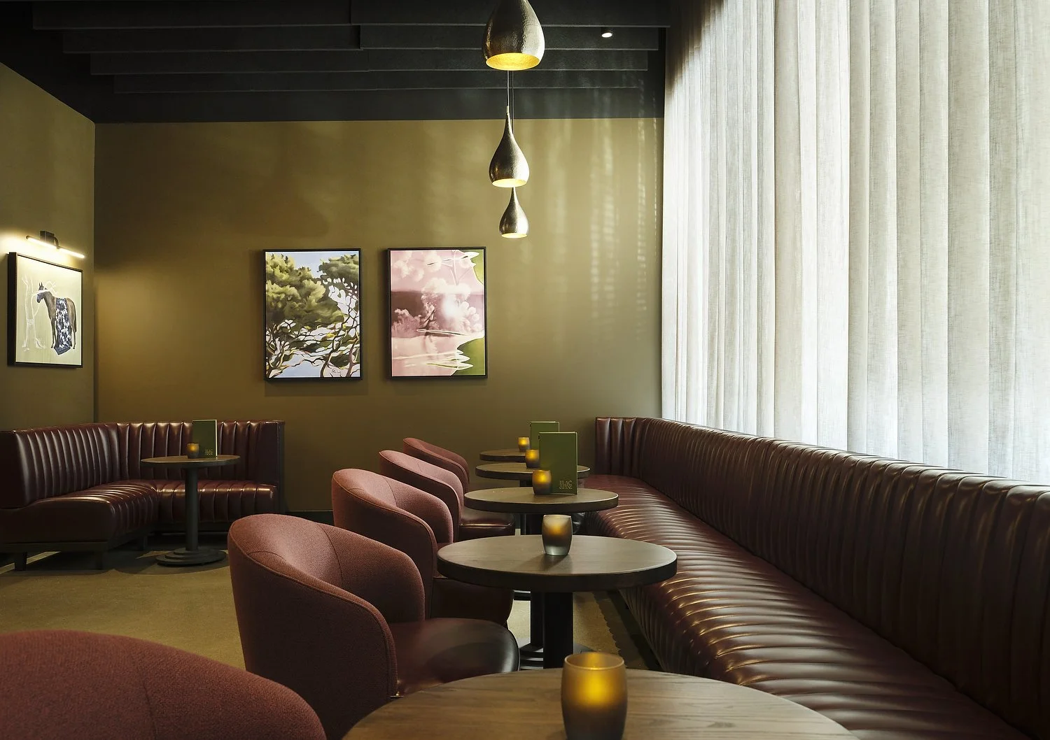 restaurant seating.JPG