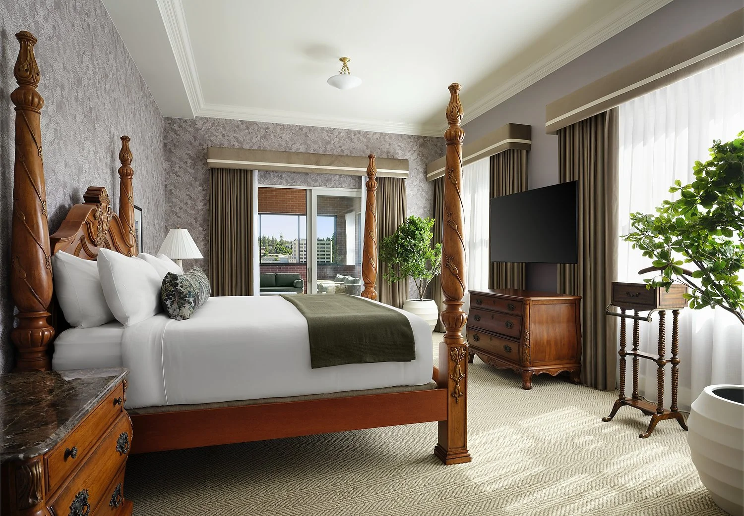 Davenport Hotel Presidential suite bedroom.JPG