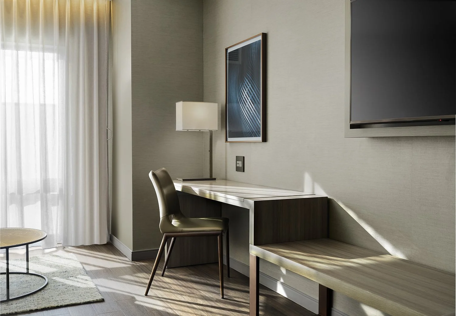 Guest room king (605) king workstation POLISHED.JPG
