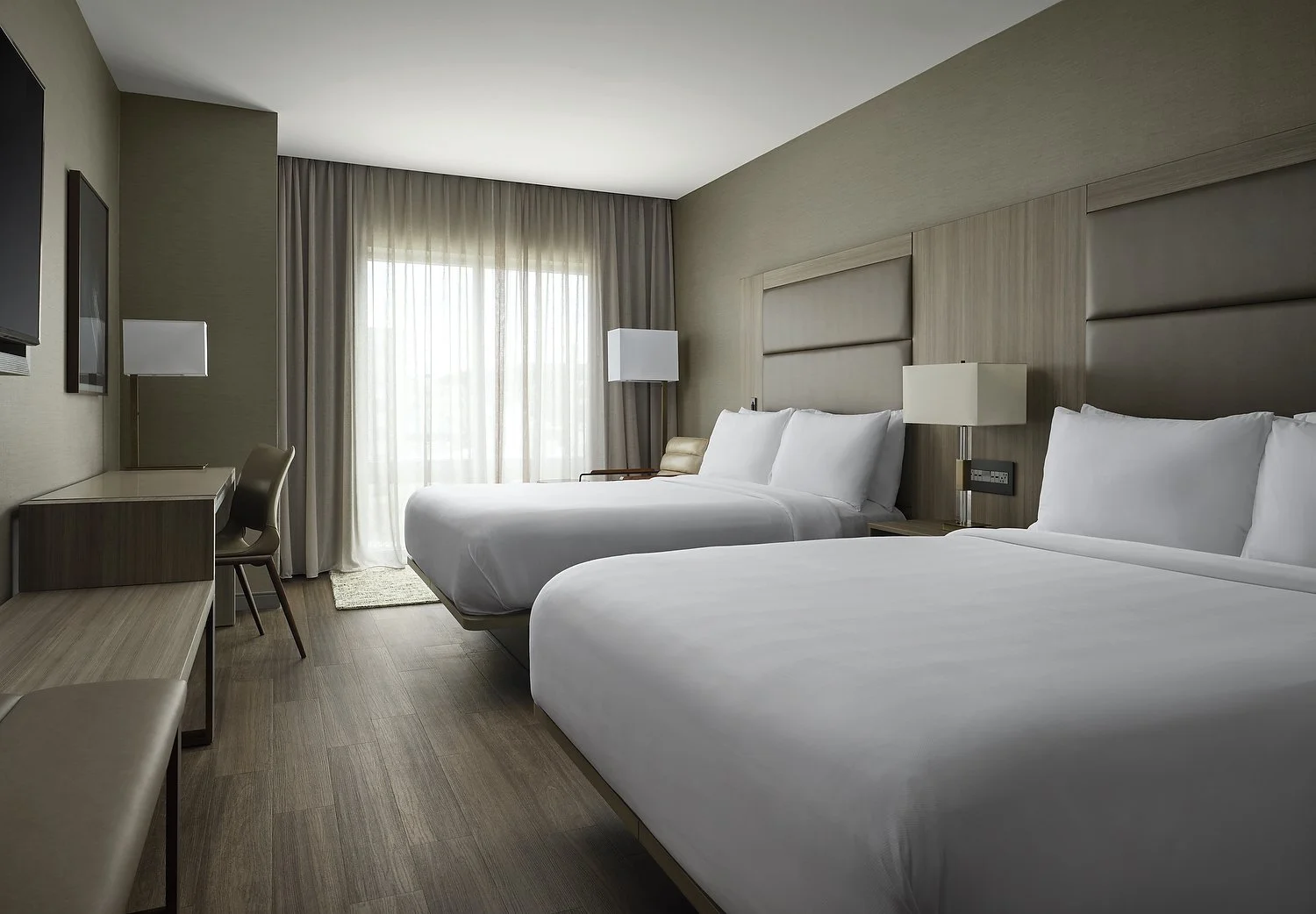 Guest room QQN (604) double queen overview 1.JPG