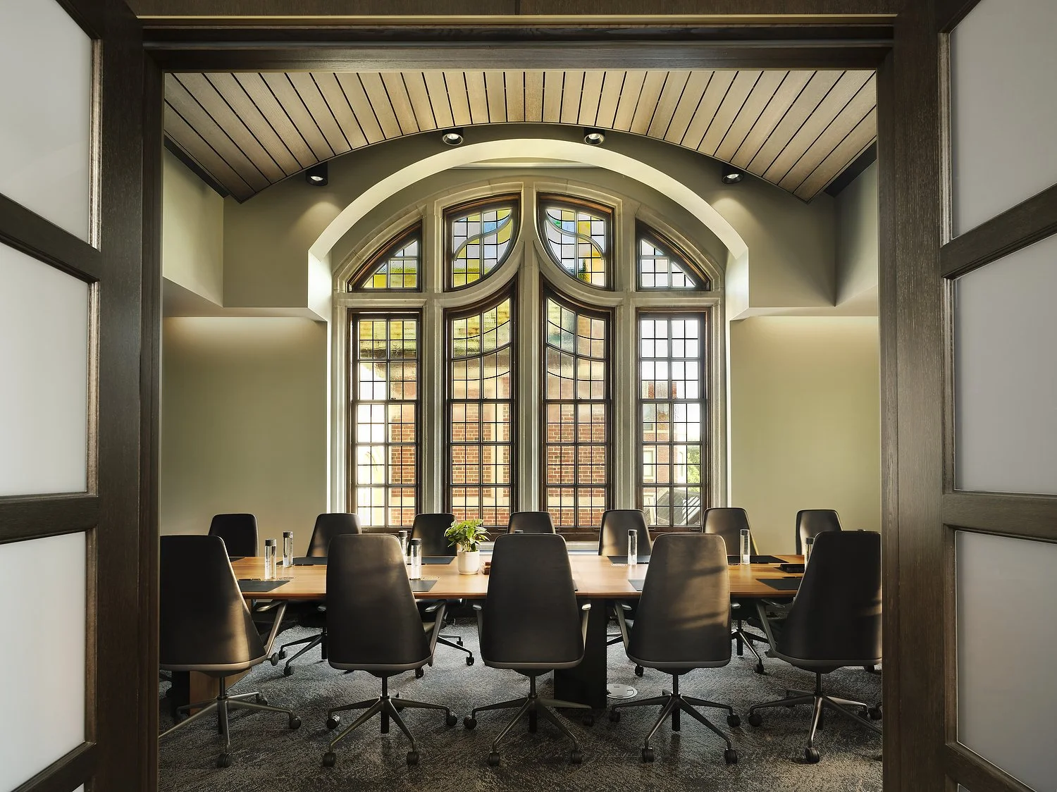 AK_INDWK_boardroom1A.JPG