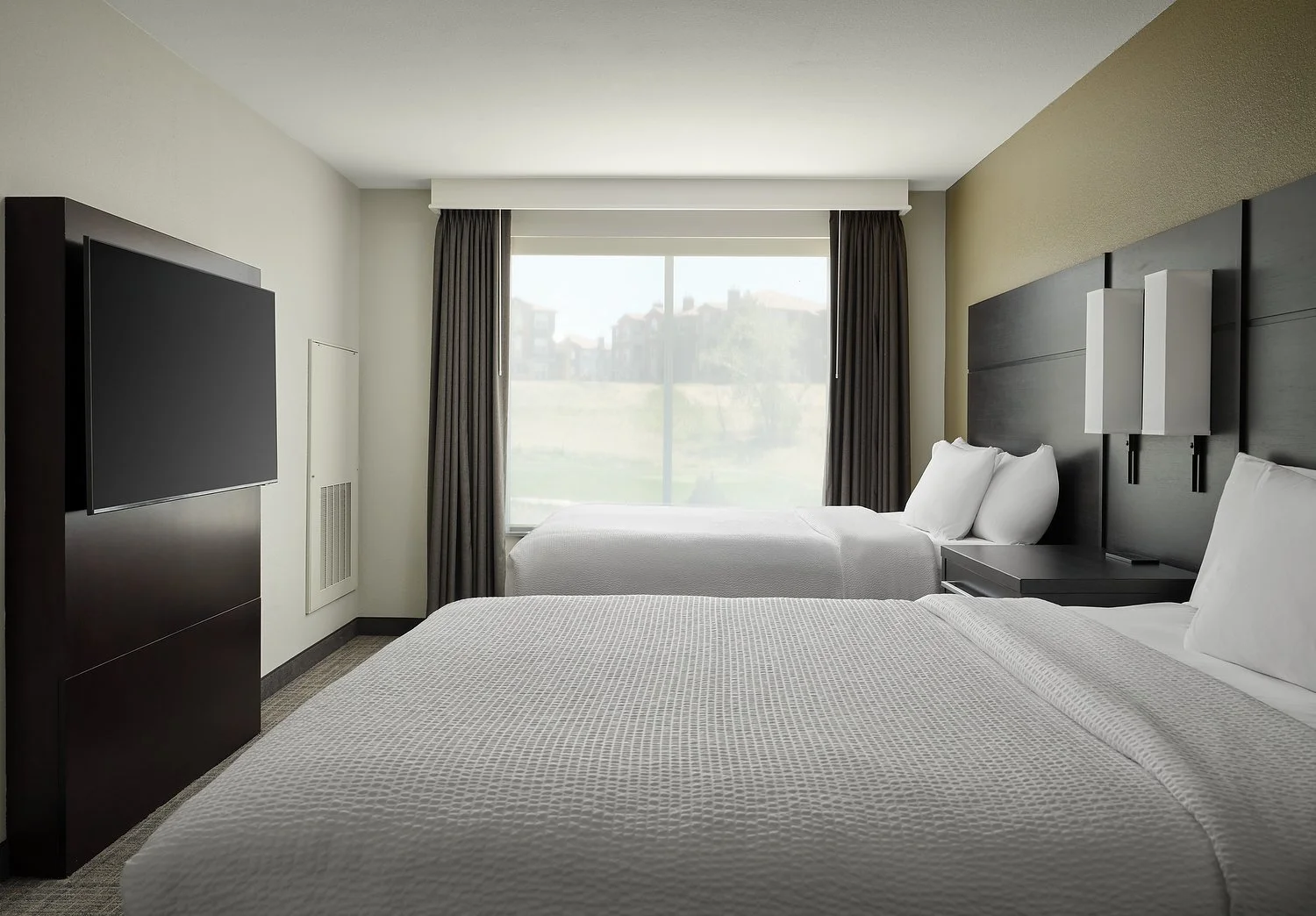 RI_DENOF_rm442_1bdrm_bedroom.JPG