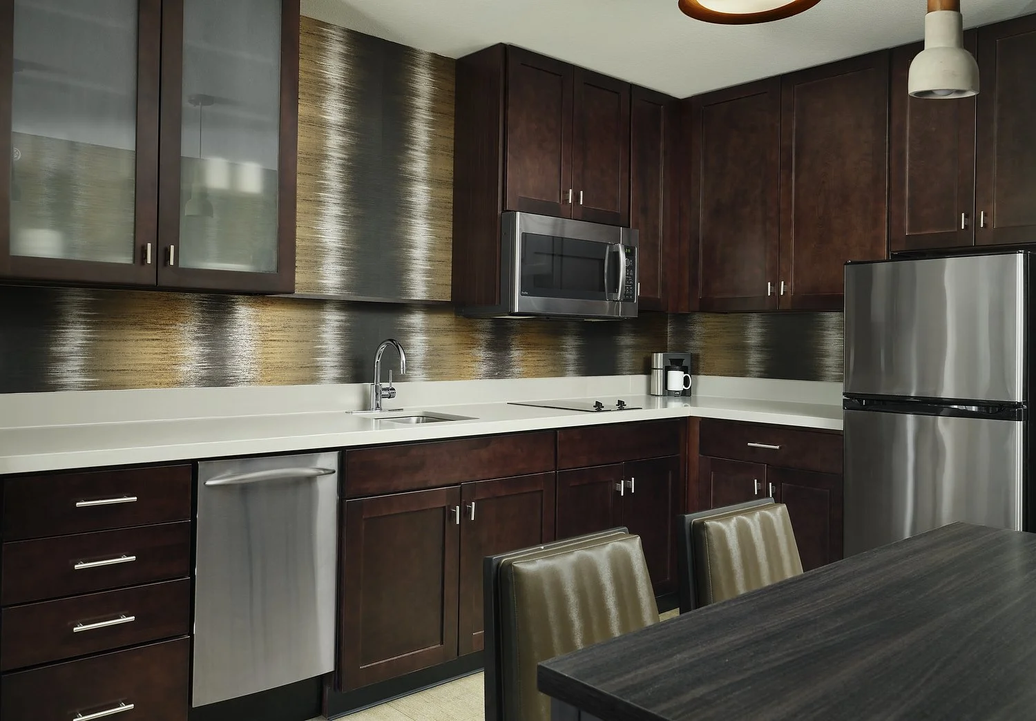 RI_DENOF_rm442_1bdrm_kitchen.JPG