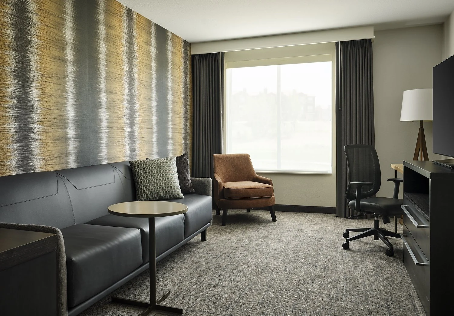 RI_DENOF_rm442_1bdrm_living.JPG