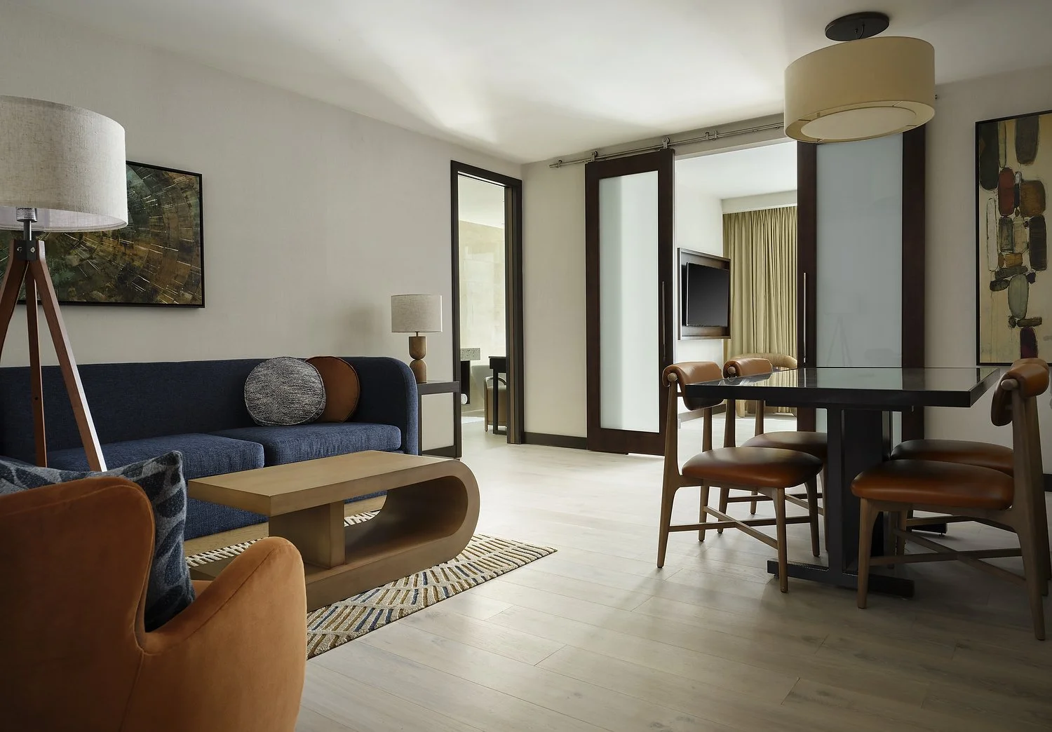 515 EXECUTIVE suite sitting area.JPG