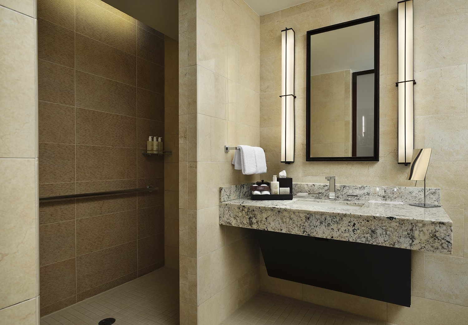 207 deluxe king accessible v2.JPG