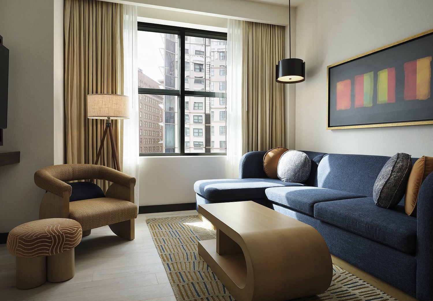 603 neverleave livingroom.JPG