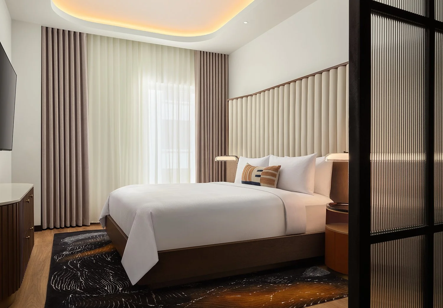 921 - ATELIER SUITE - BED.JPG