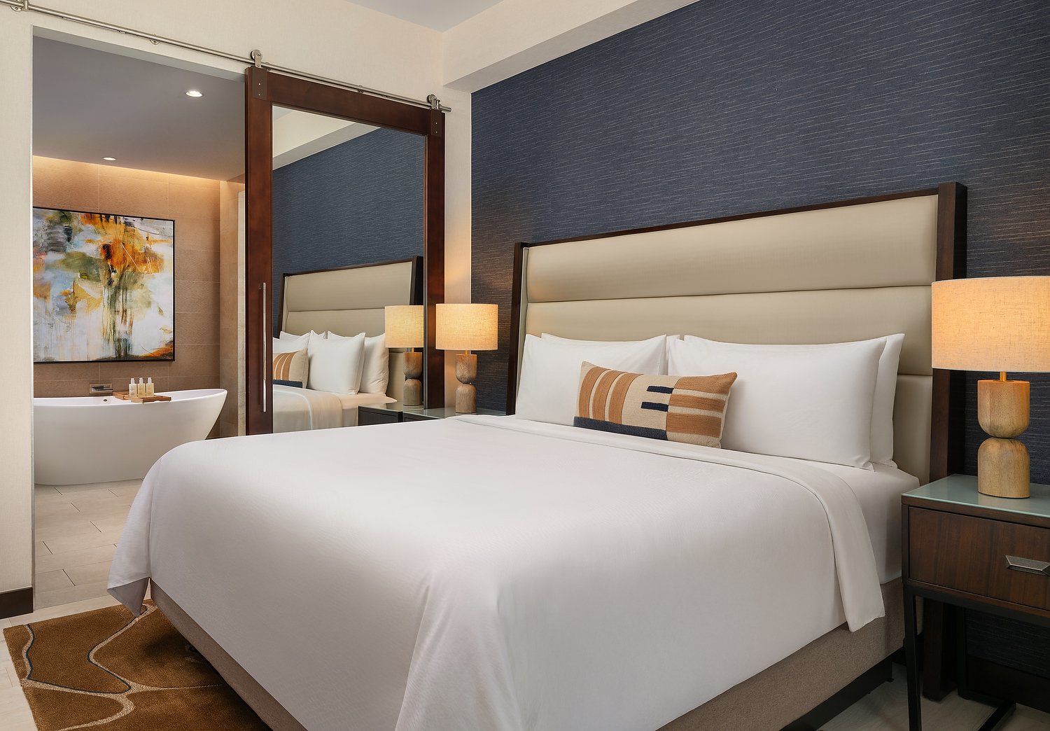 1803 - DELUXE SUITE - BATHROOM.JPG