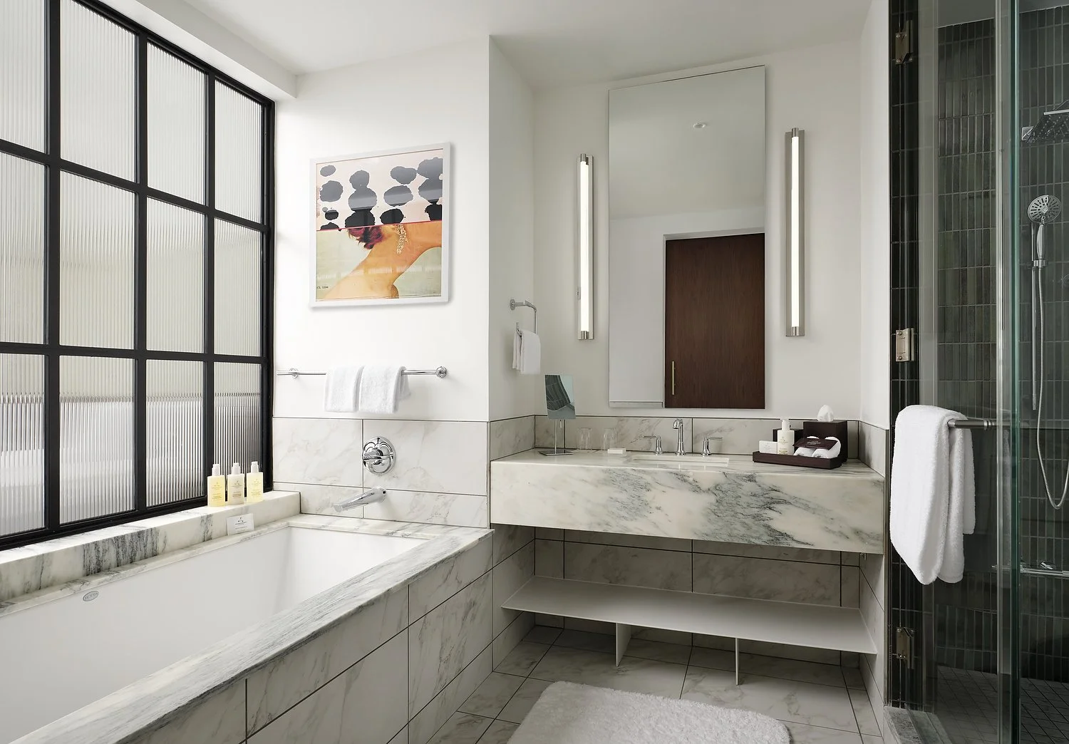 326 GRIFFIN KING BATHROOM WIDE.JPG