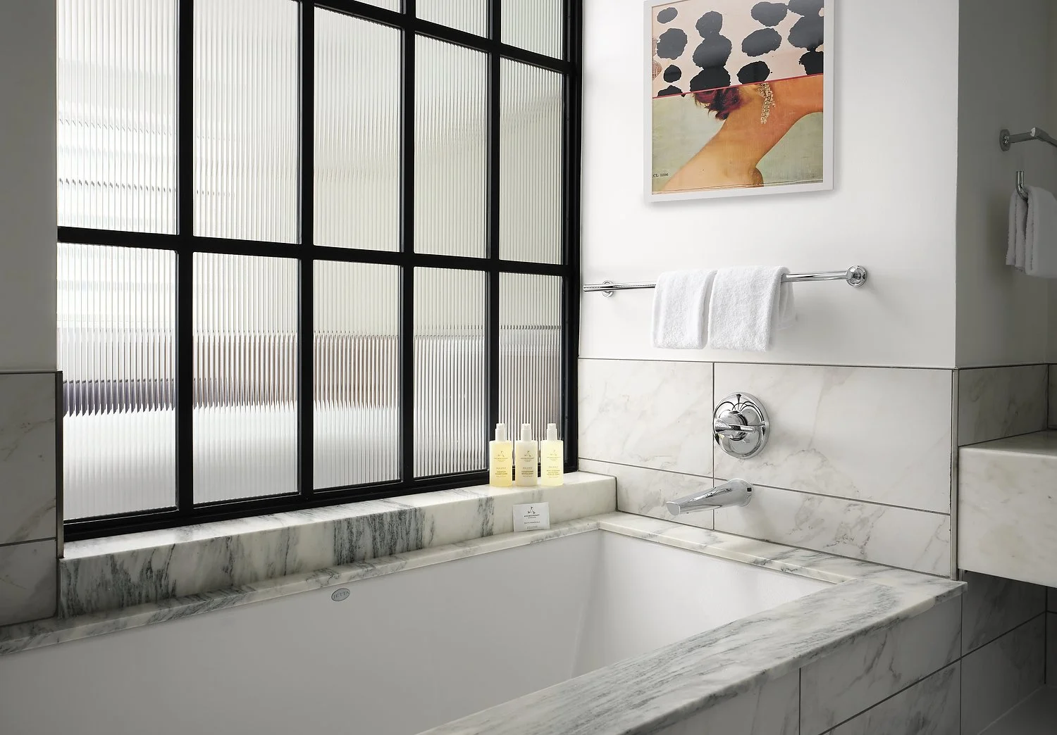 326 GRIFFIN KING BATHROOM.JPG