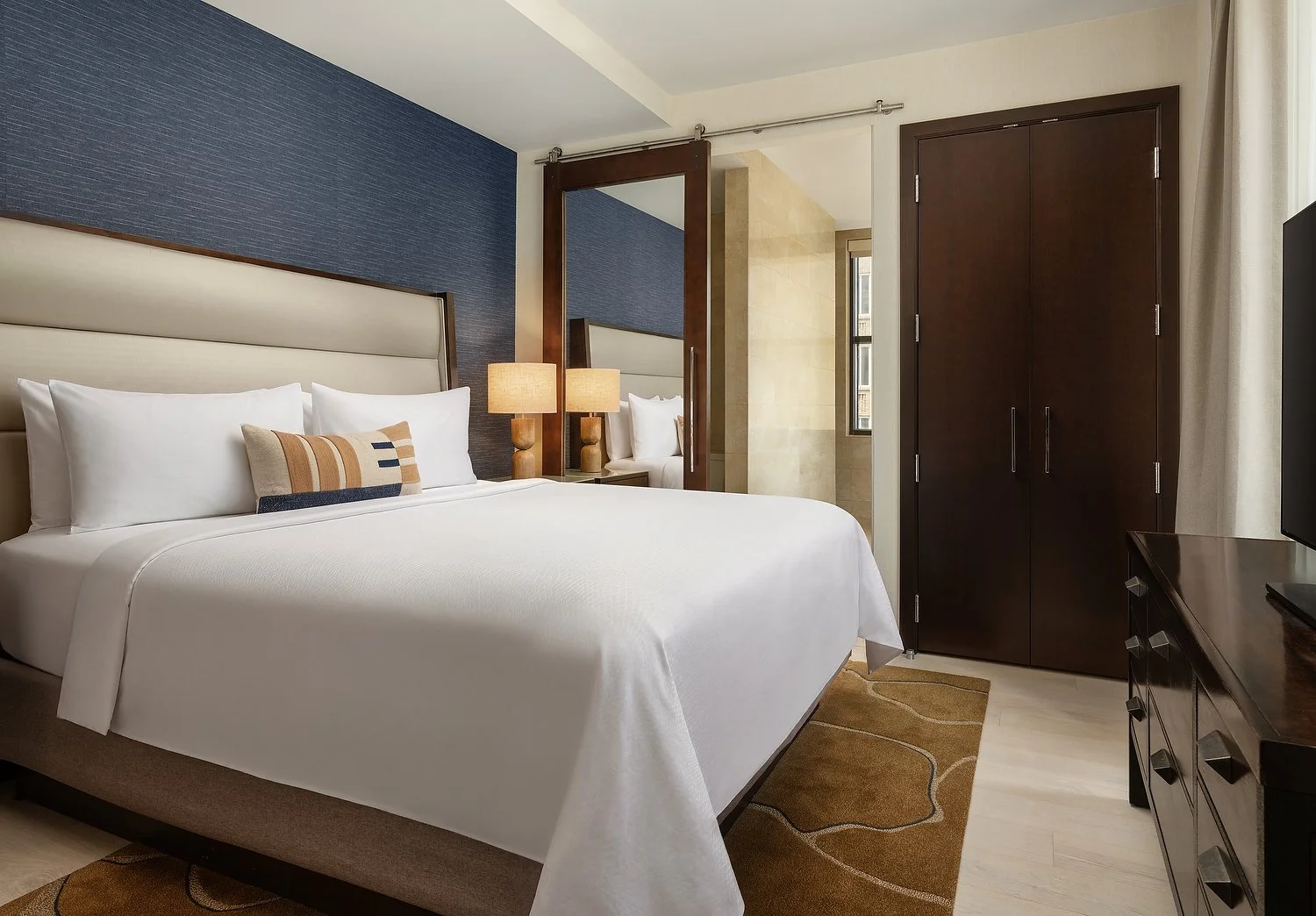 1805 - KING SUITE - BEDROOM.JPG
