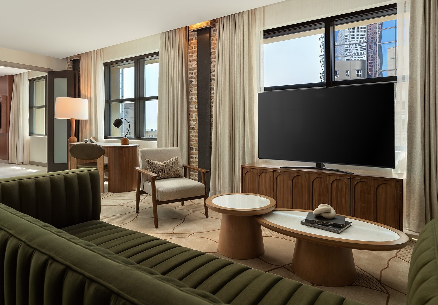 2105 - PRESIDENTIAL - SITTING AREA WINDOW.JPG
