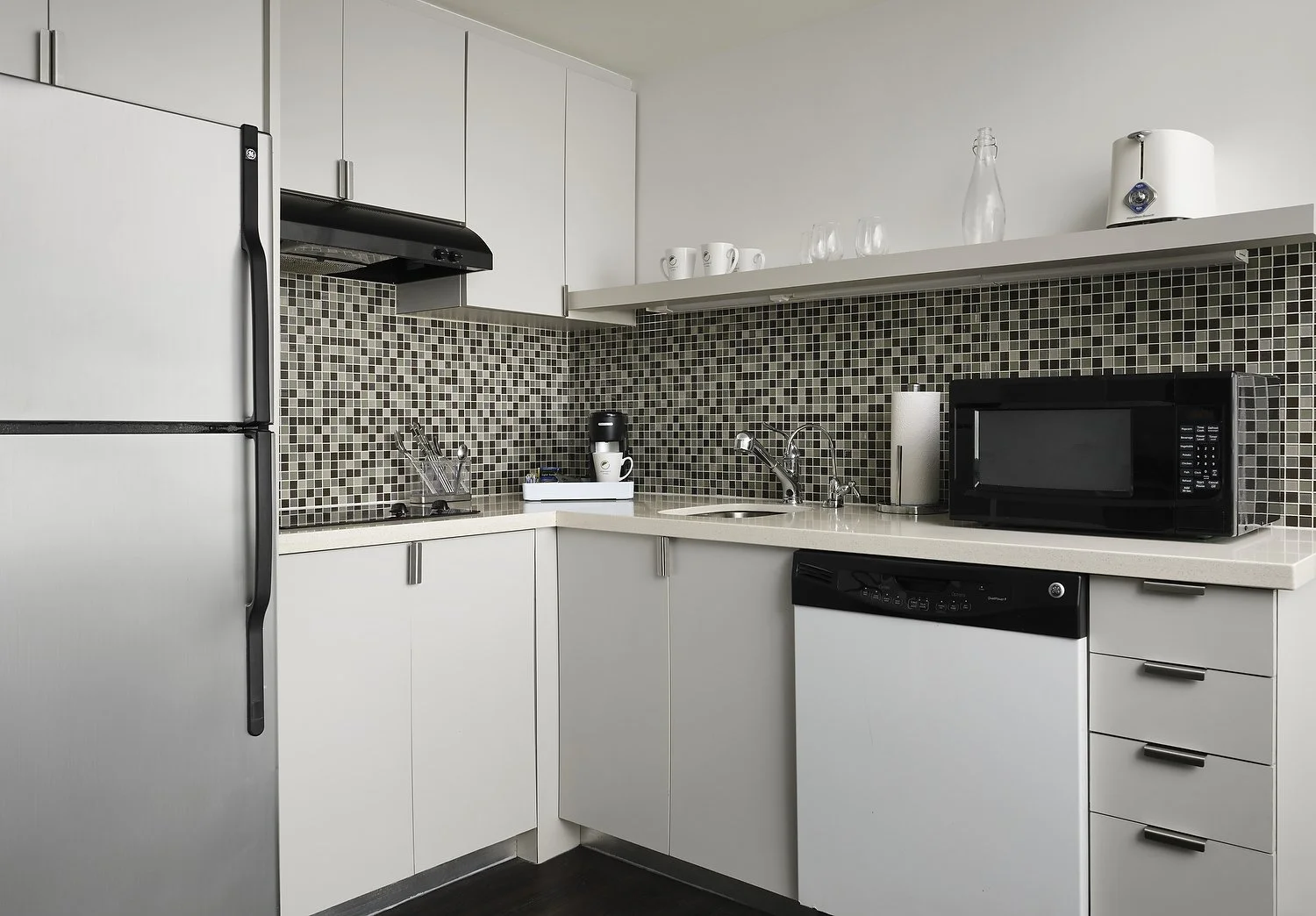 DFW element room 431 1 bedroom king kitchen.JPG