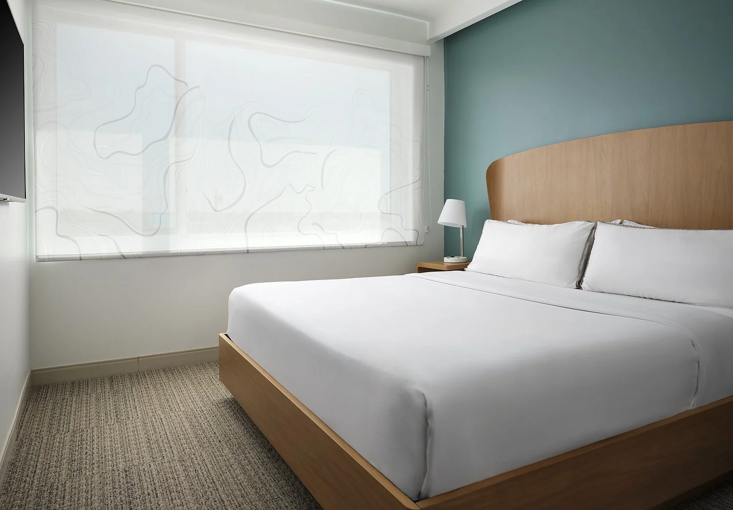 EL_DFWEL_rm431_1bdrm_king_bedroom.JPG