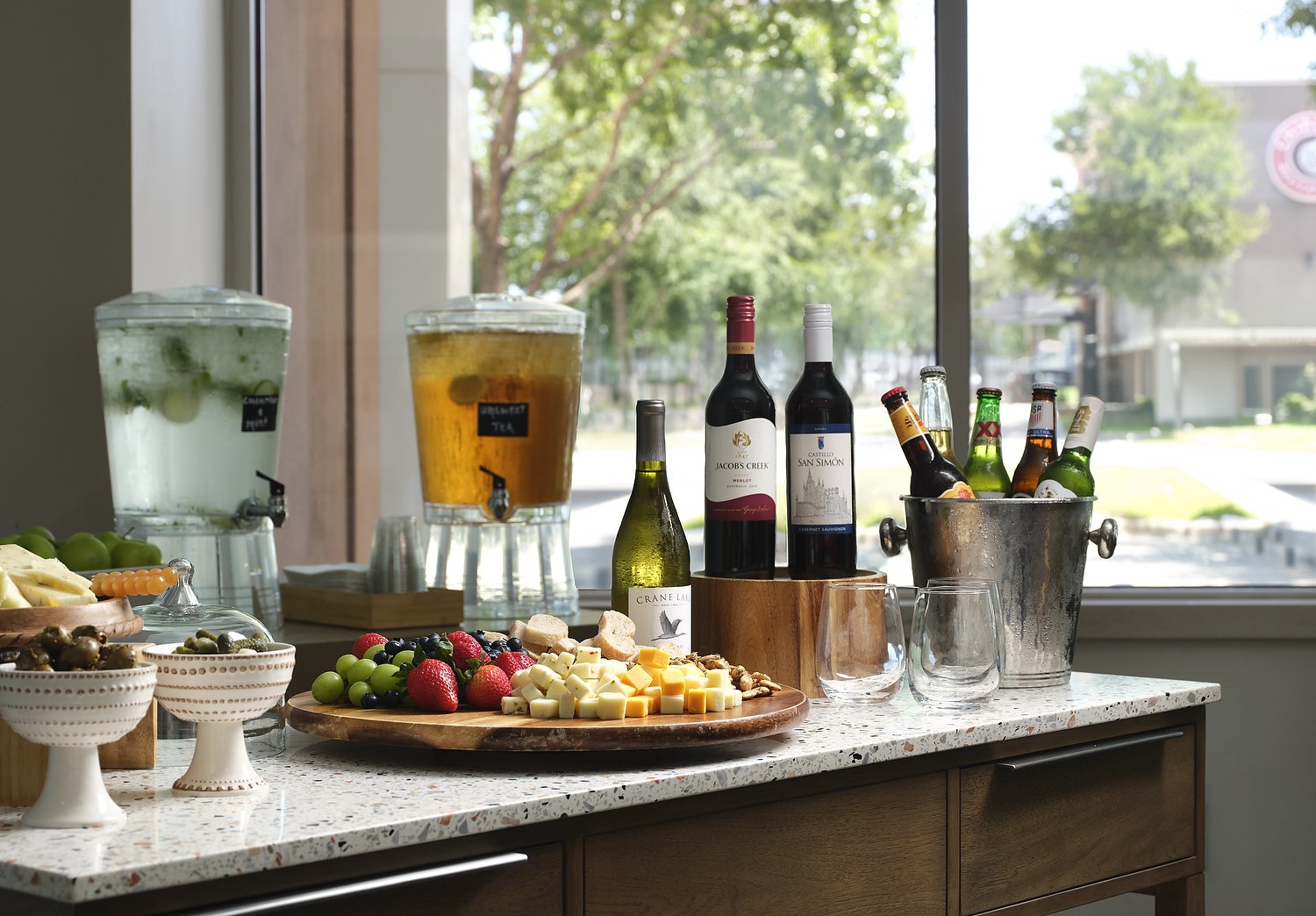 EL_DFWEL_happy_hour.JPG