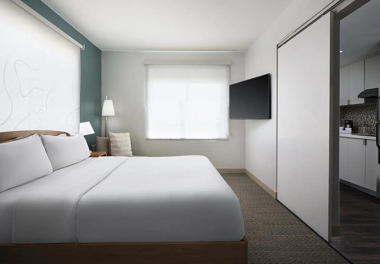 EL_DFWEL_rm325_exec_suite_bdrm.JPG