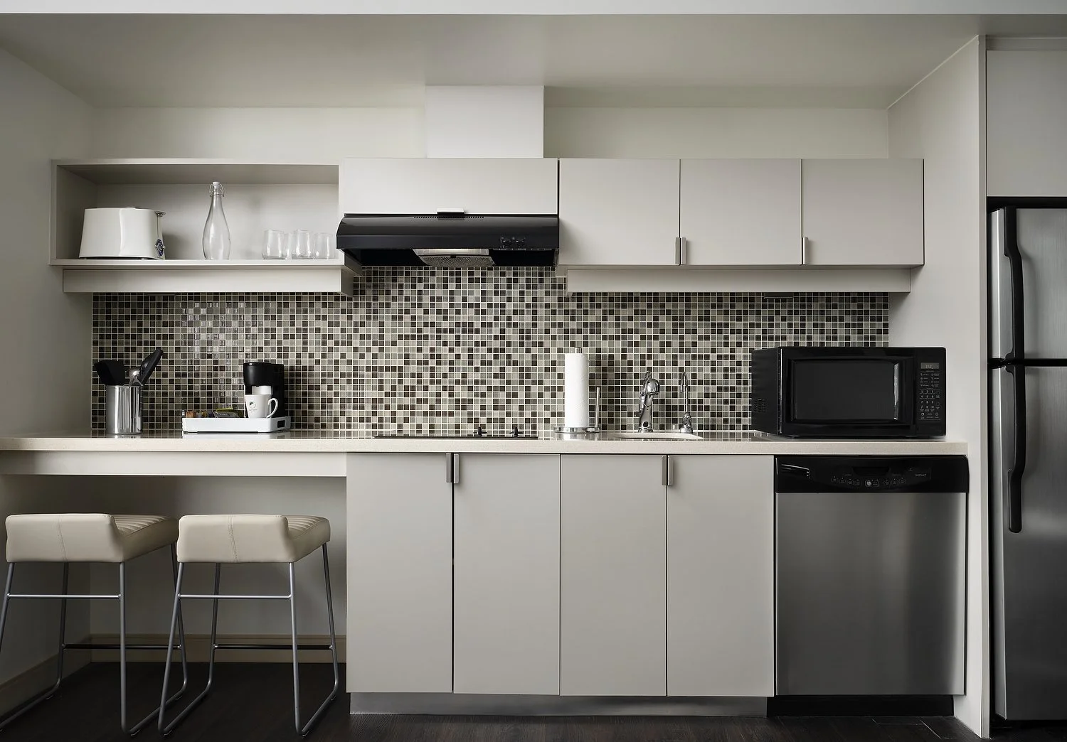 EL_DFWEL_rm407_studio_king_kitchen.JPG