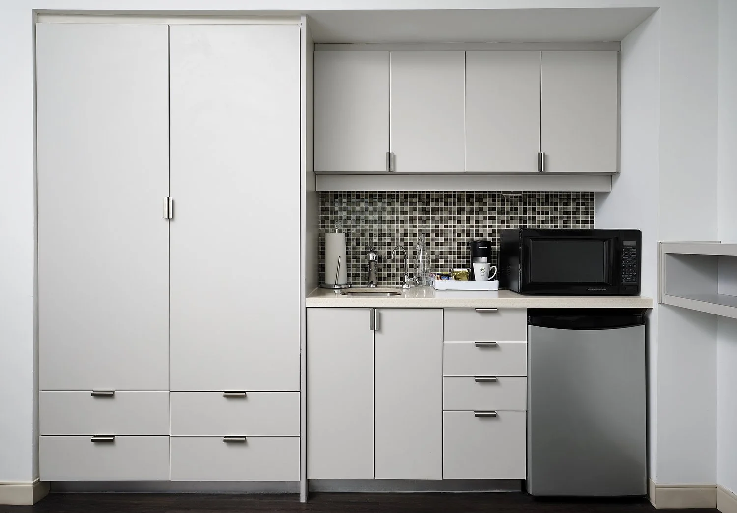 EL_DFWEL_rm433_standard_kitchen.JPG