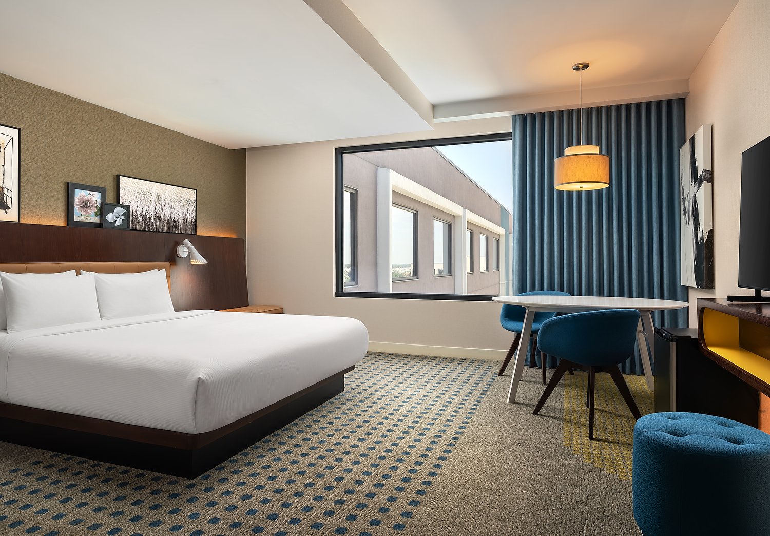 BUENA PARK HILTON - RM 729 - ADA KING.JPG