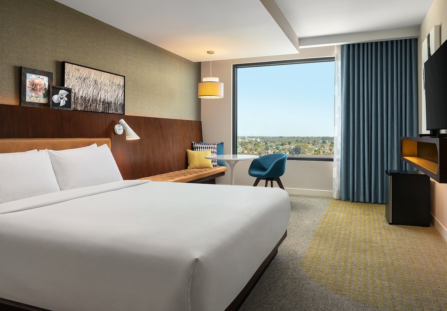 BUENA PARK HILTON - RM 742 - KING.JPG