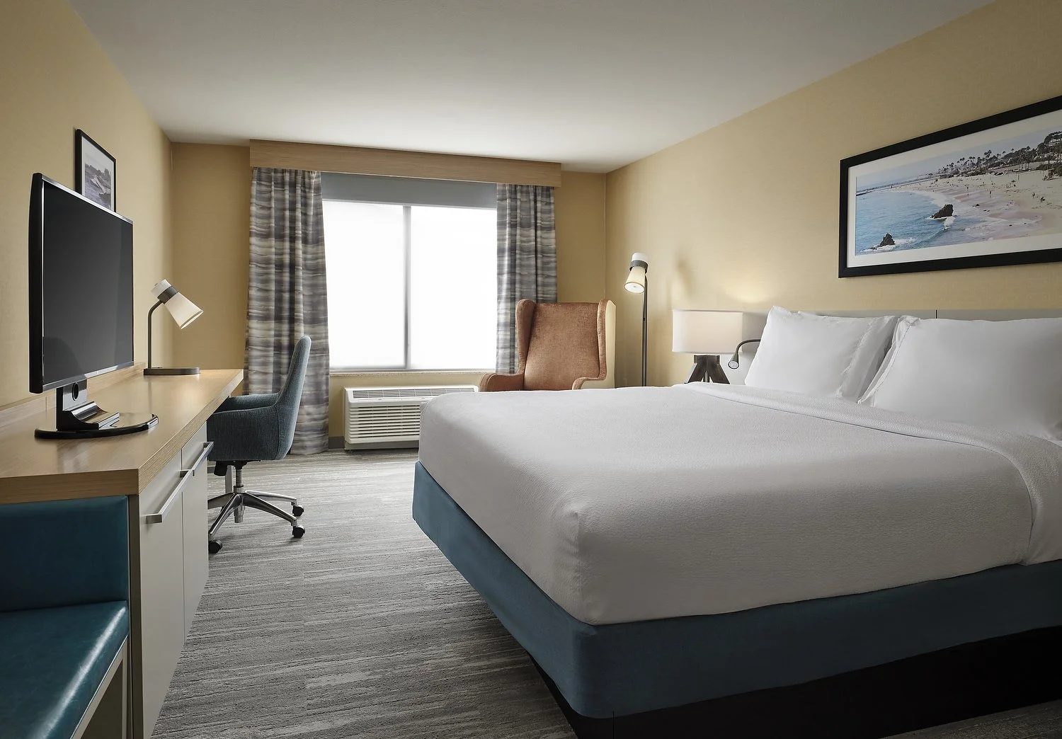 DEL MAR HGI room 321 king .JPG