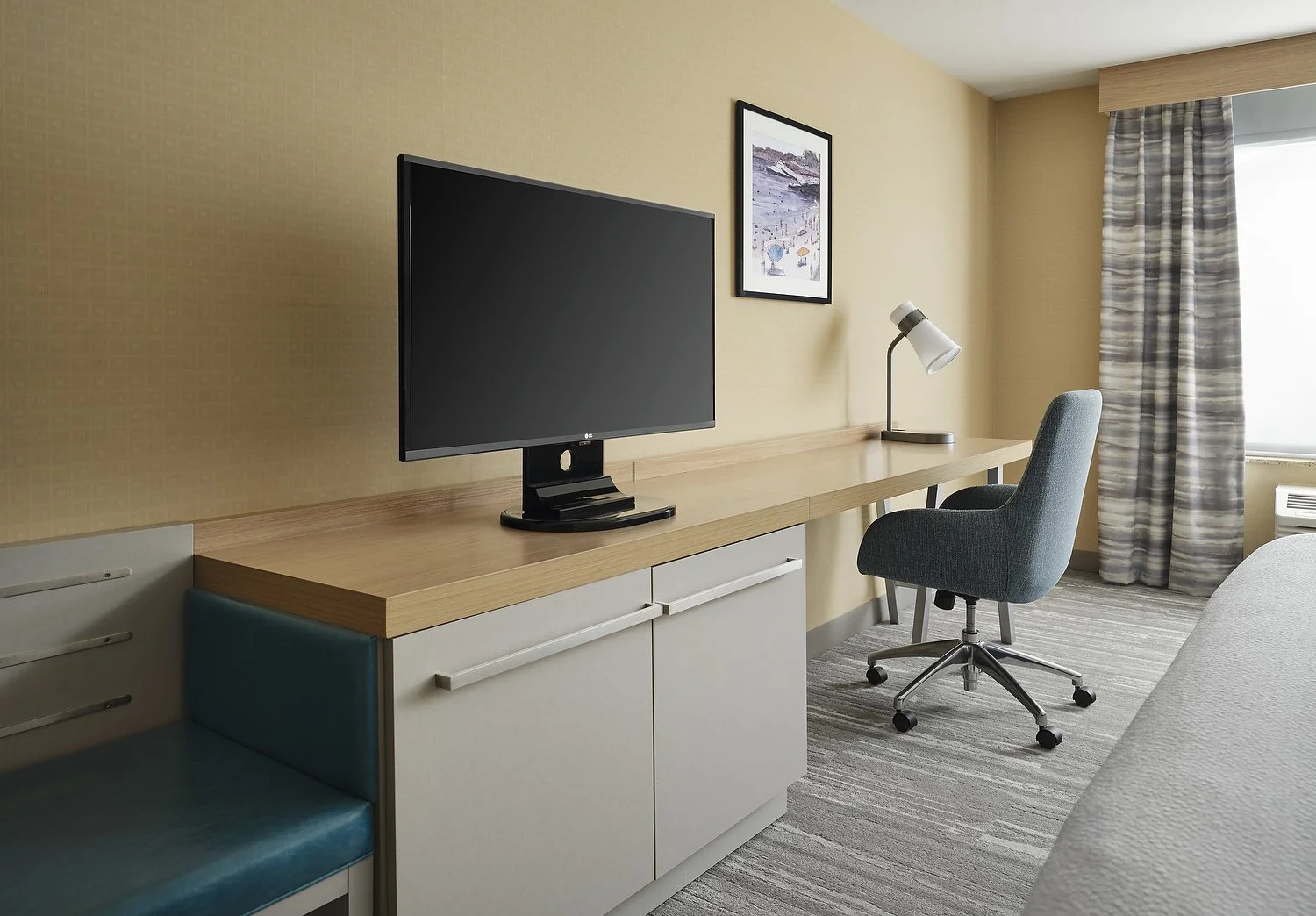 DEL MAR HGI room 321 king TV desk area.JPG