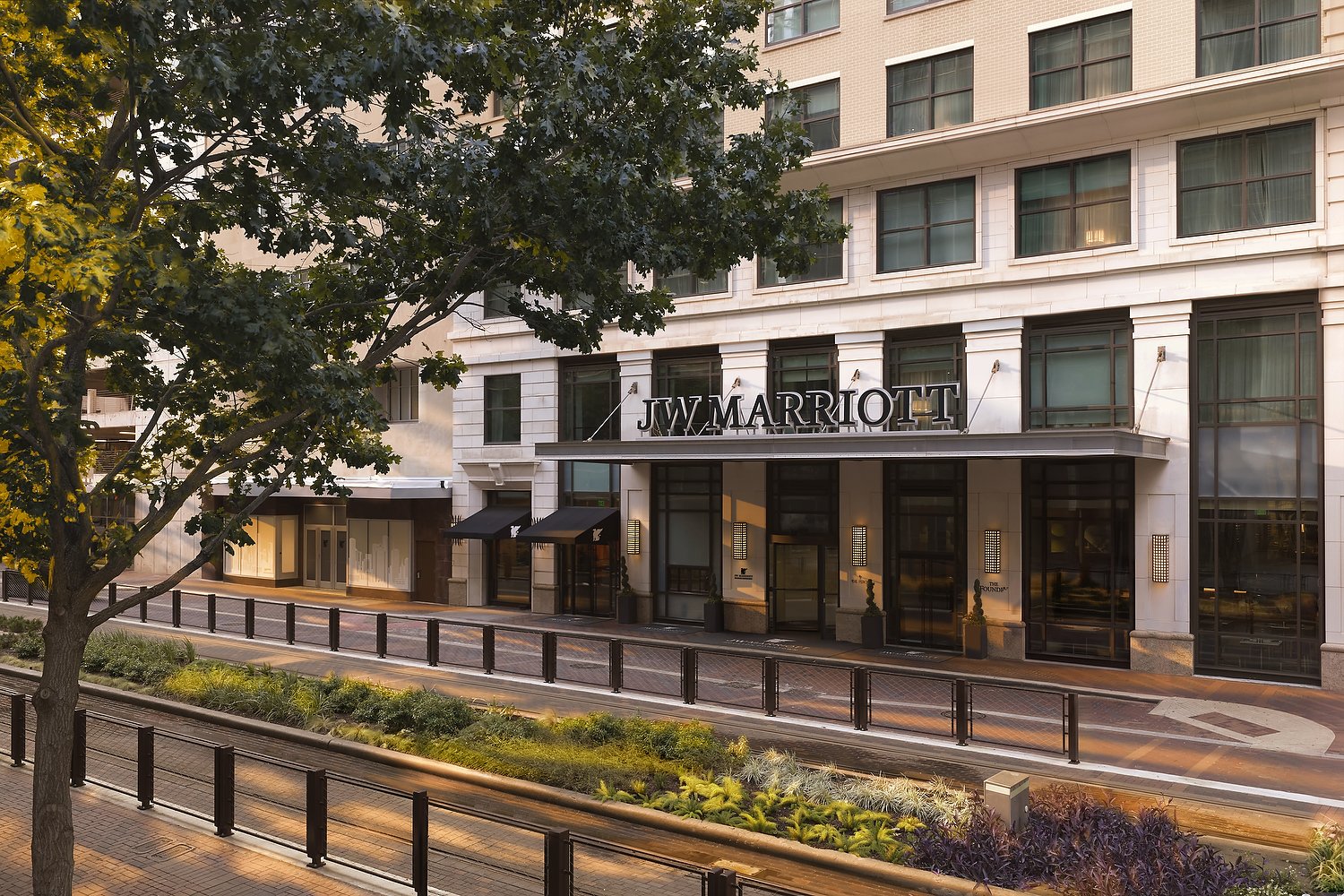 JW_HOUDJ_exterior_dusk.JPG