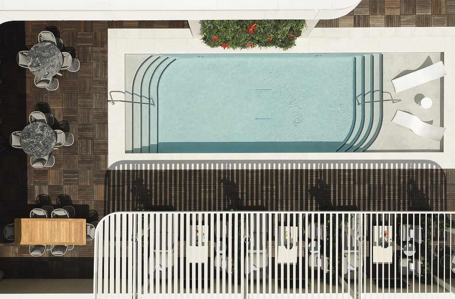 JW_HOUDJ_pool_drone.JPG