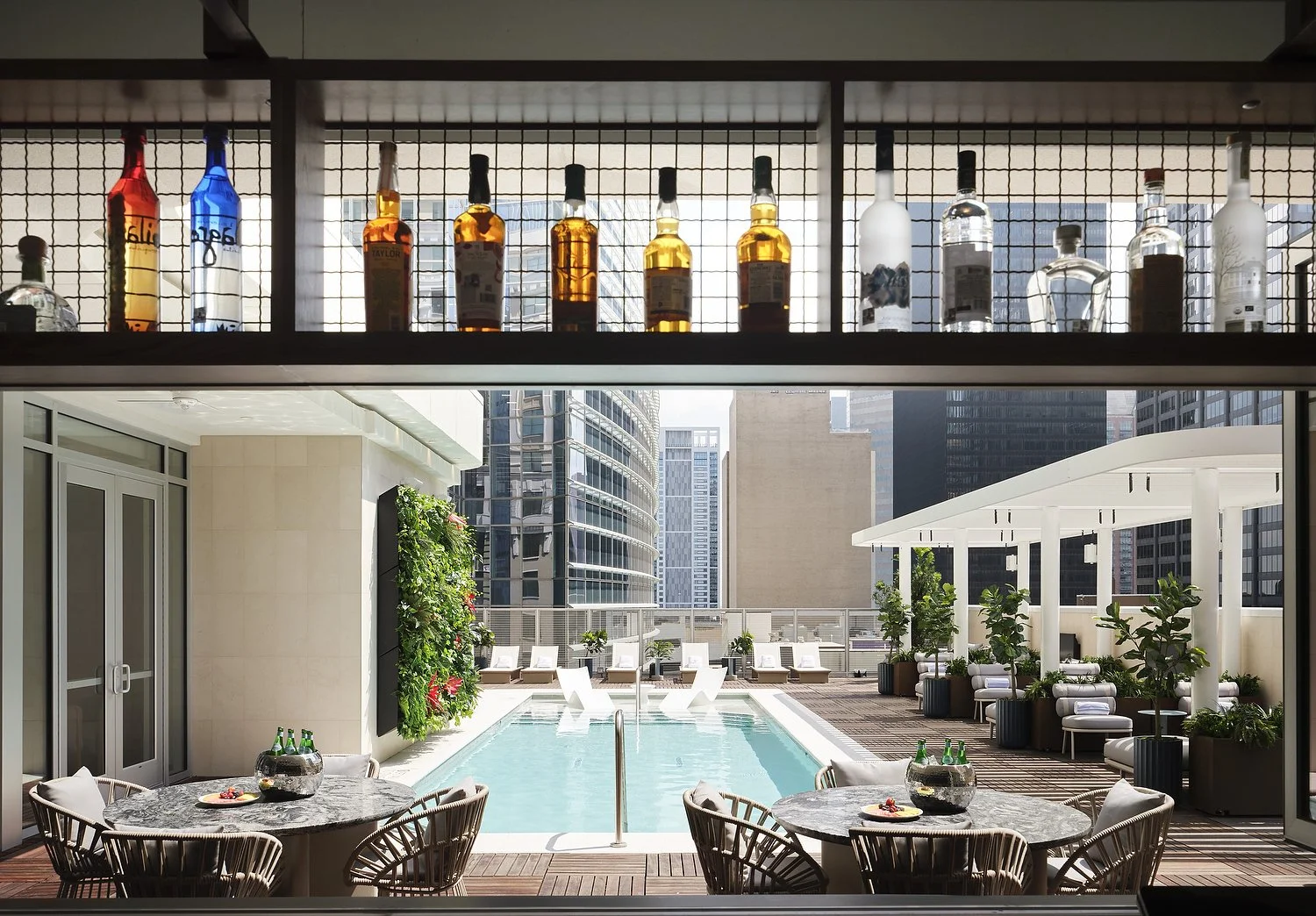 JW_HOUDJ_pool_bar_poolA.JPG