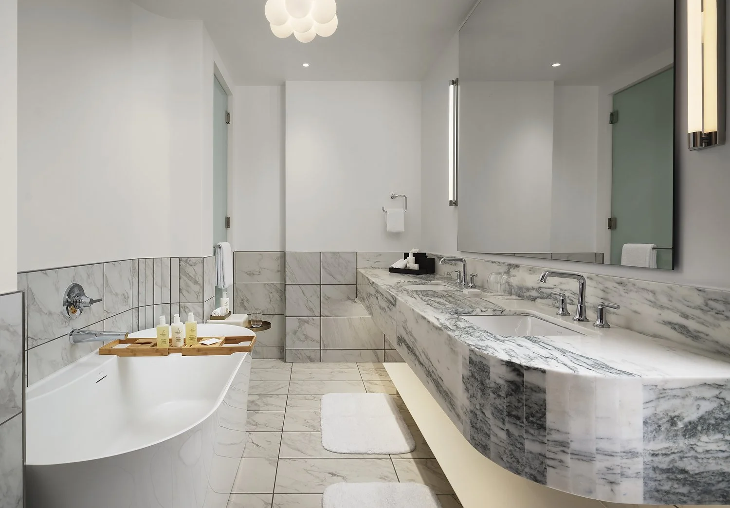 JW_HOUDJ_rm921_bathroom.JPG
