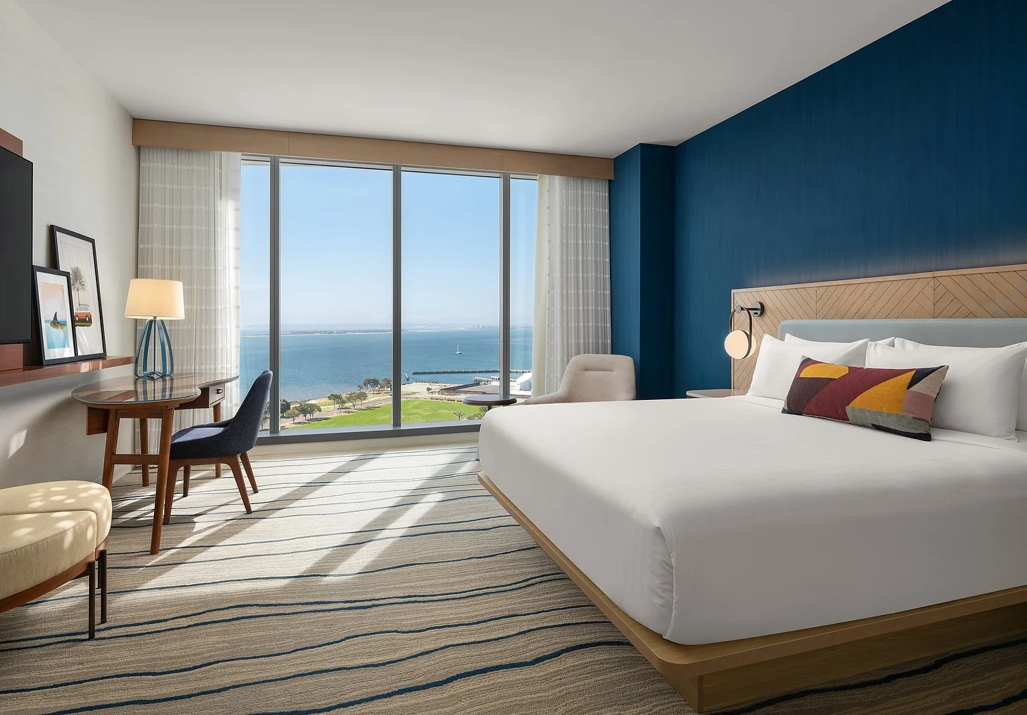 GL_SANGE_rm17089_exec_bayview_bedroom Polished.JPG