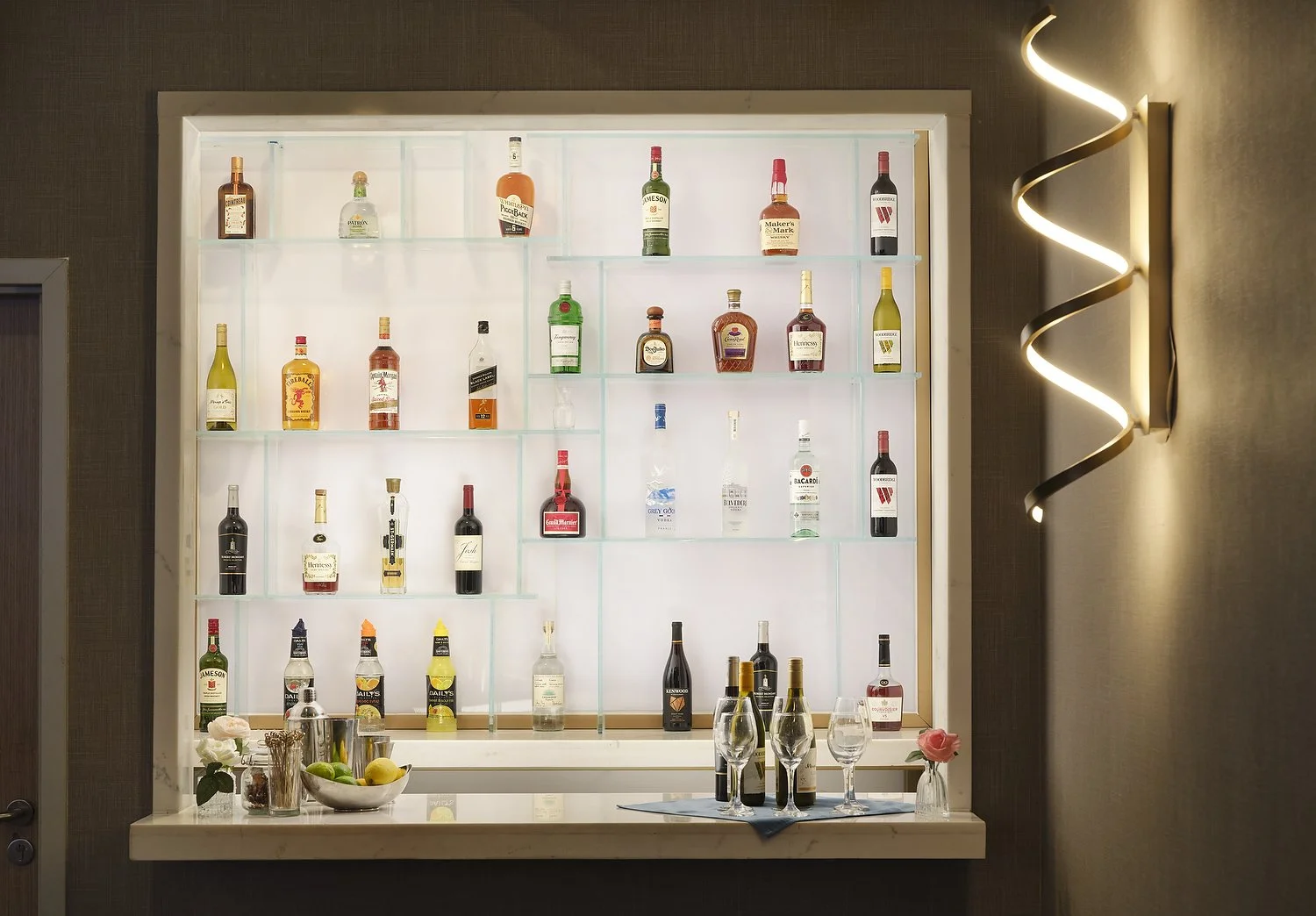 DE_ONTDE_banquet_hall_bar.JPG