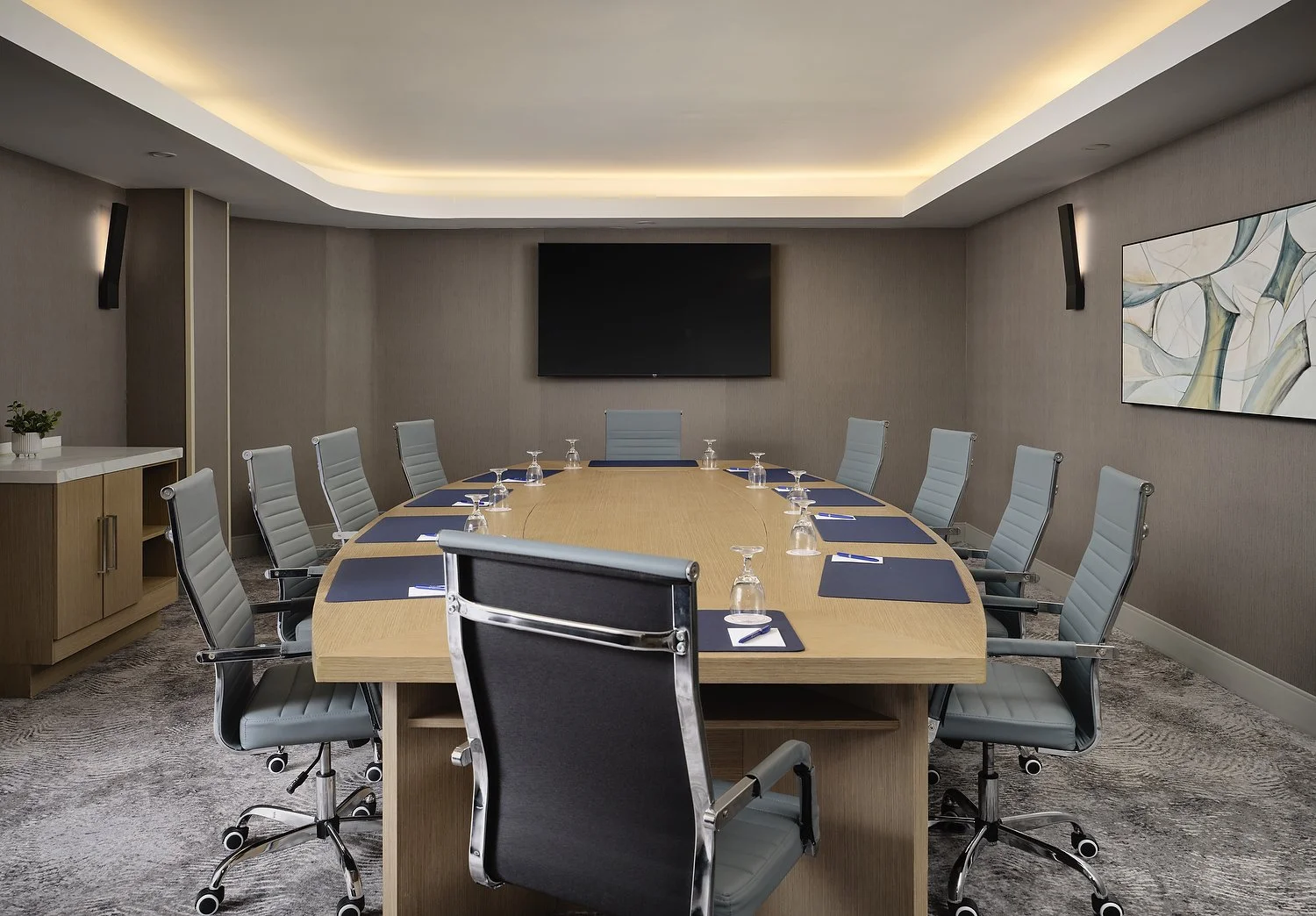 DE_ONTDE_exec_boardroom.JPG