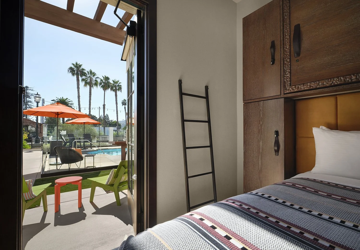 OX_SBAOX_rm108_king_patio.JPG