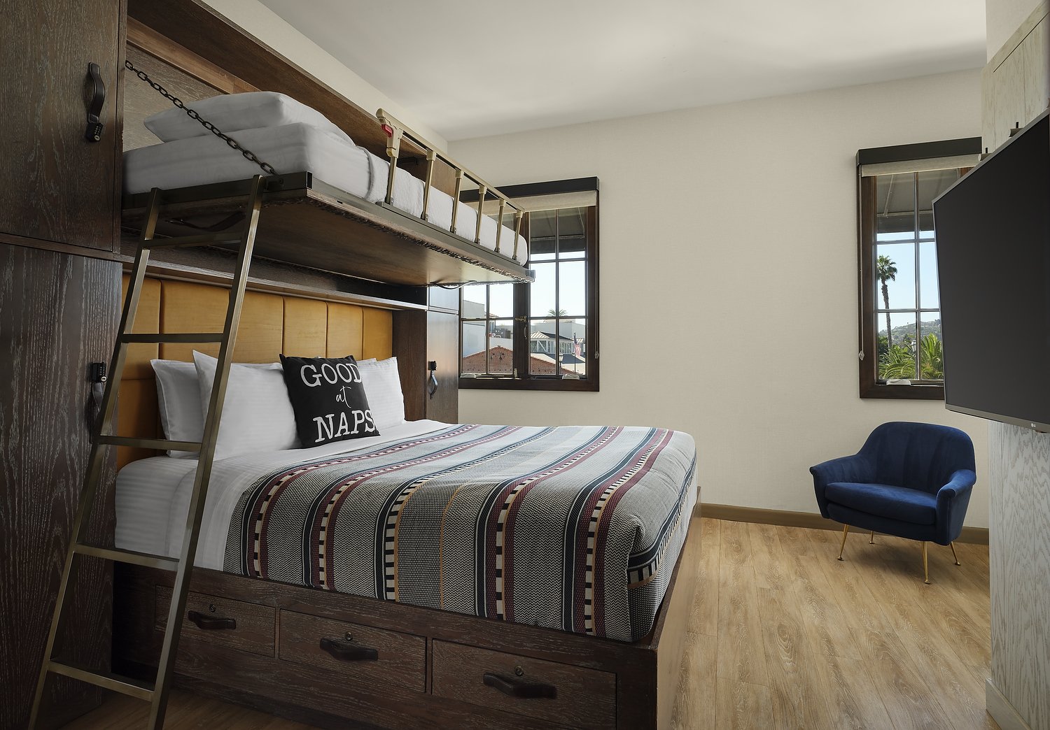 OX_SBAOX_rm206_murphy_bed.JPG