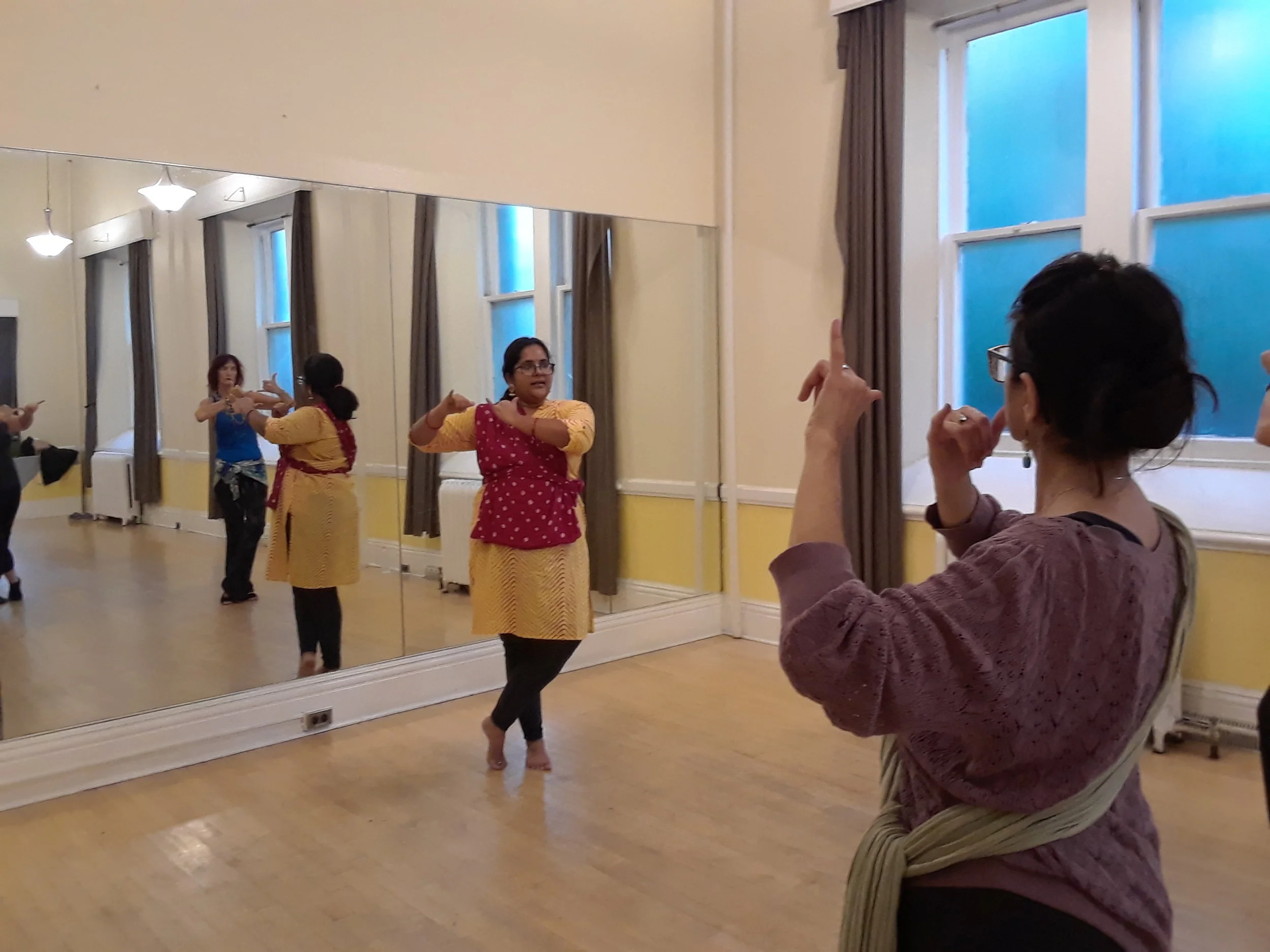 bollywood_and_classical_indian_dance_classes_in_toronto (3).jpg