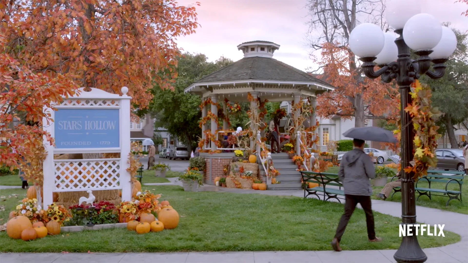gilmore-girls-today-160727-tease-02_f87feec2fc060413536c733a70e5a91f_2.jpg