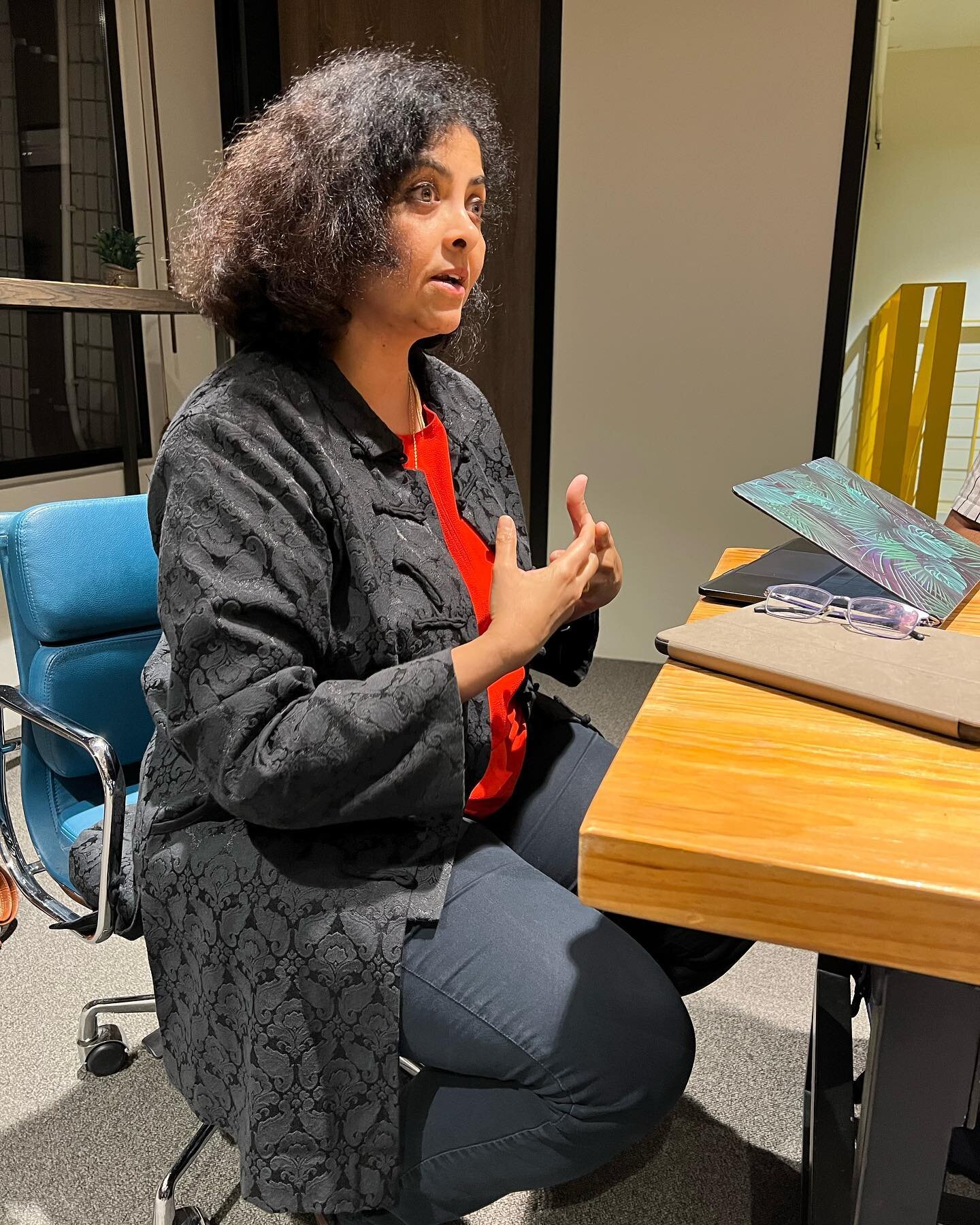 A fantastic lesson by Soundari Mukherjea⁩ on storytelling tonight at UXD Course.

She showed us how stories could be concise and bring what no facts or assertions could: motion, emotion, something to relate, retell, and retain. Good stories are preci