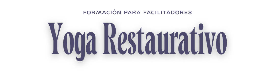 Texto que dice 'Yoga Restaurativo' en colores morados sobre fondo blanco