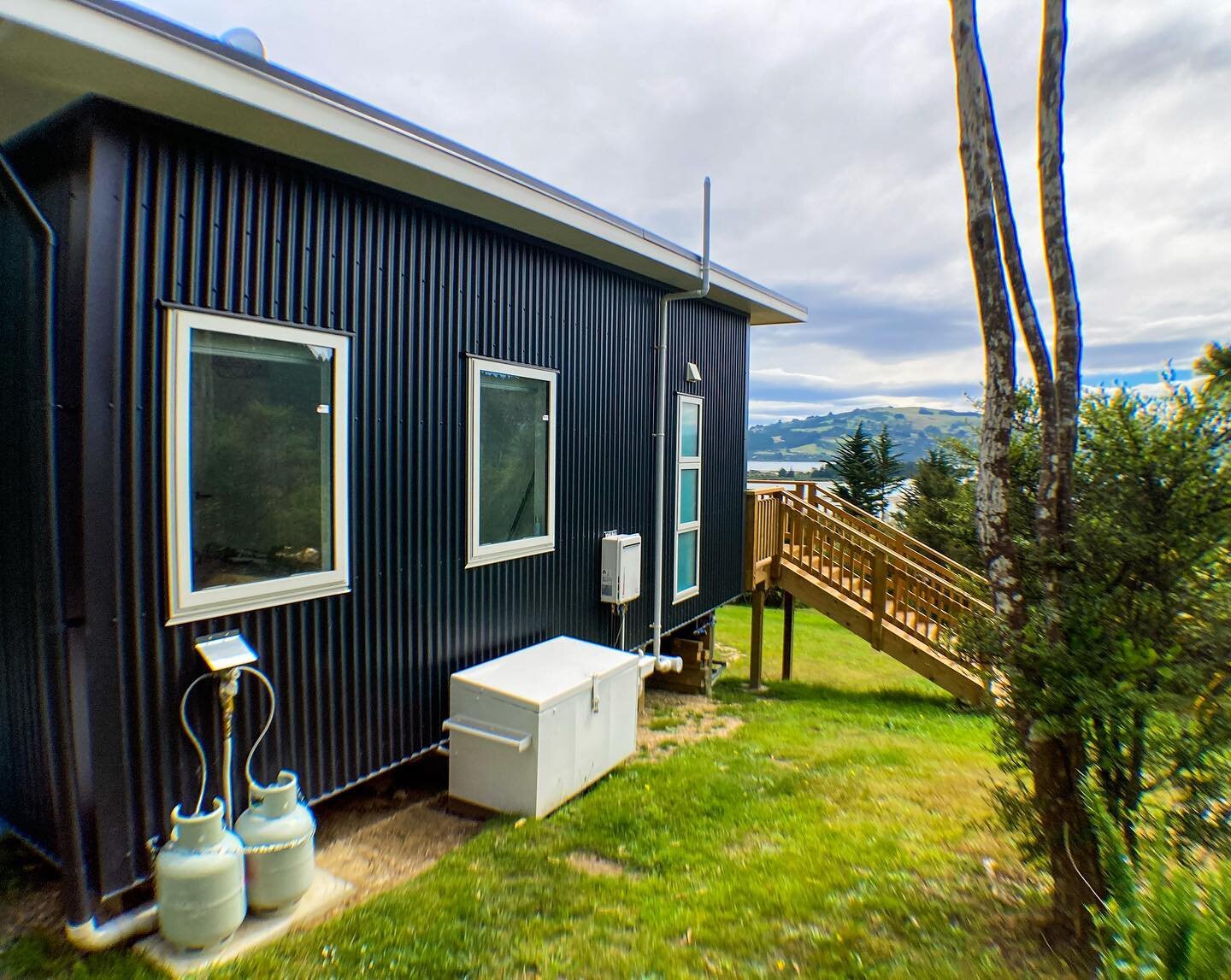 Arguably our biggest cost savers pictured here. No electric bill since we moved in to our house - battery stored in the white box. And no electric hot water cylinder, we opted for lpg for our showers, cooking, and heating. #newhousebuild #nzhouse
.
.