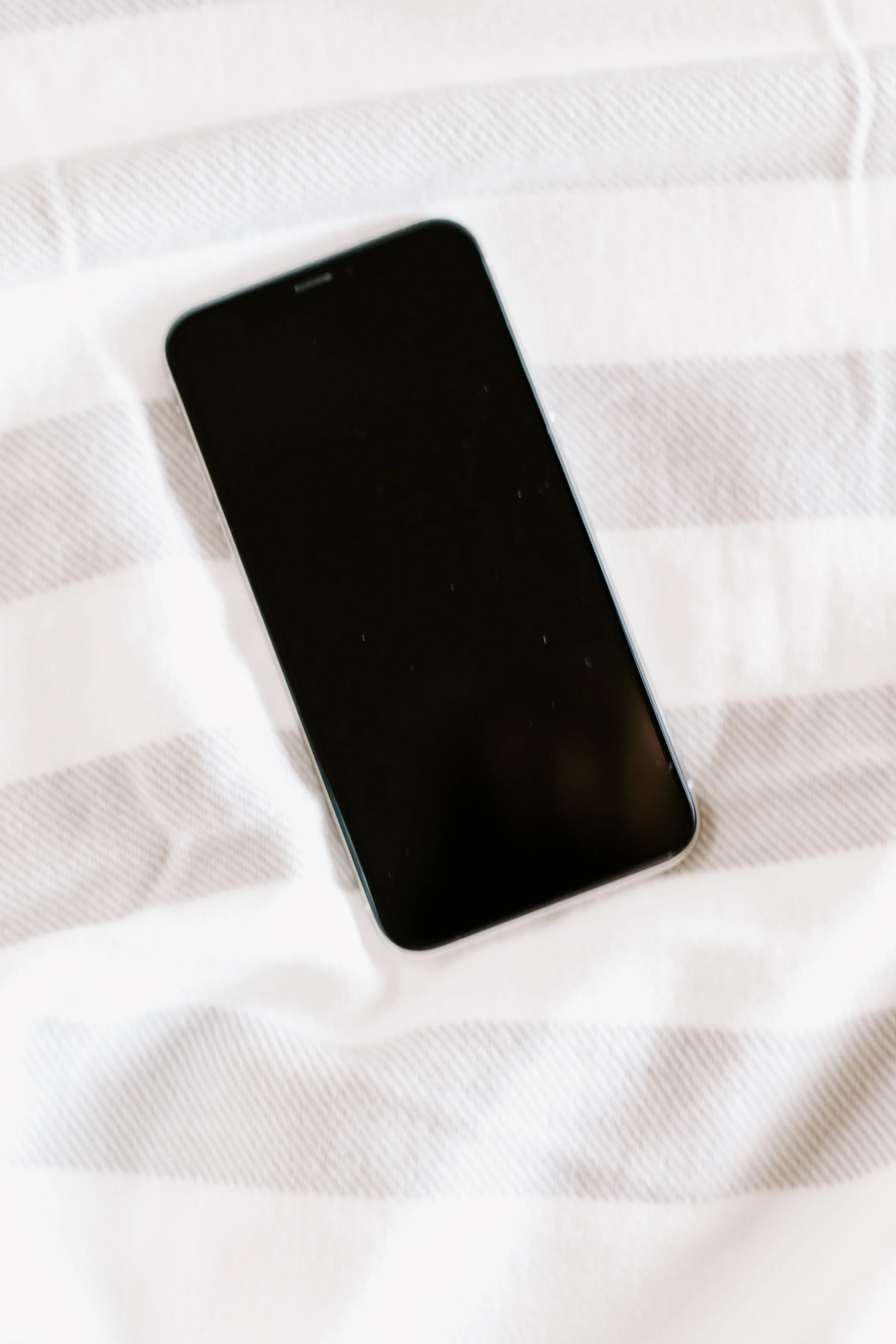 PBD-FarmhouseiPhone-Mockups-1.jpg