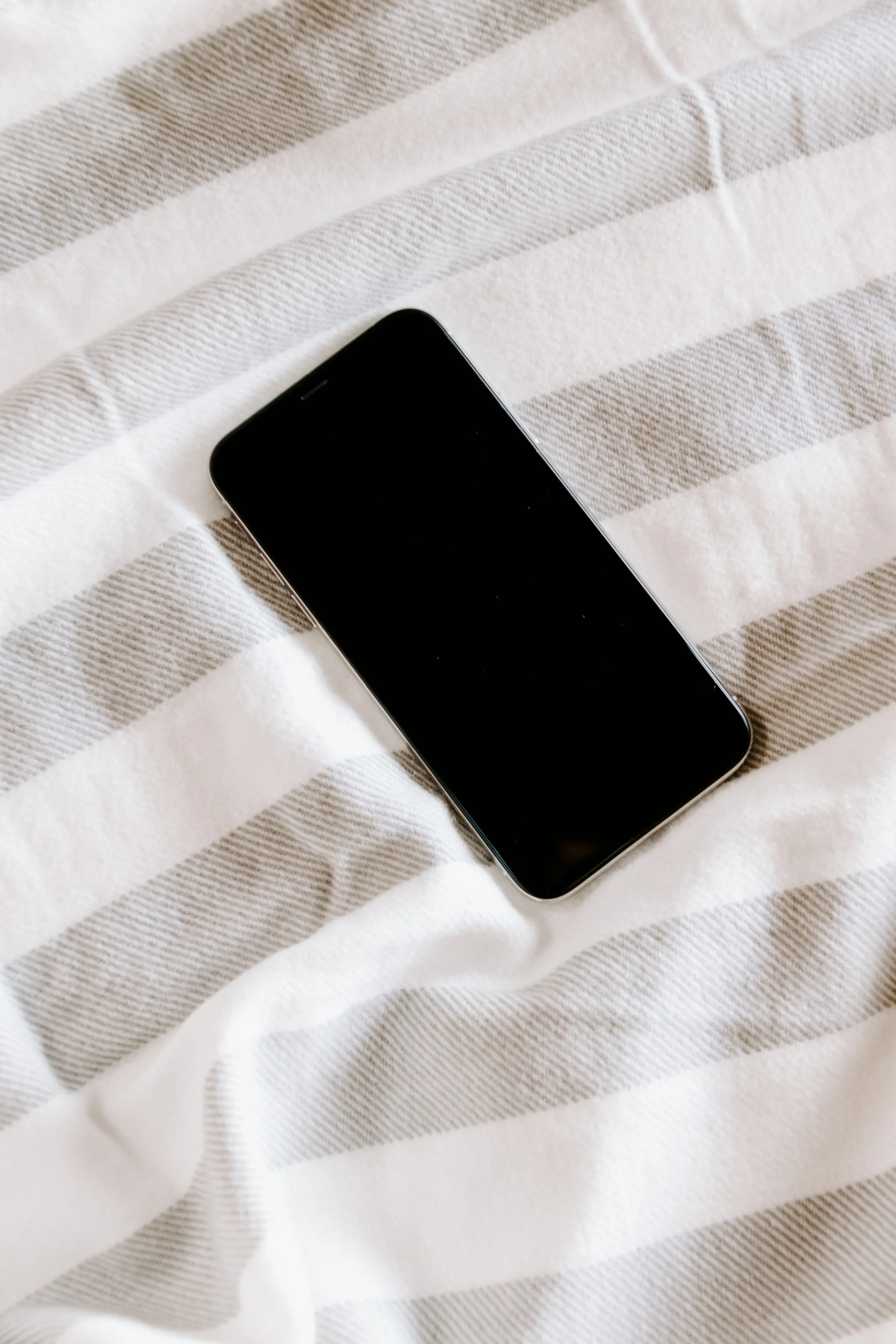 PBD-FarmhouseiPhone-Mockups-2.jpg