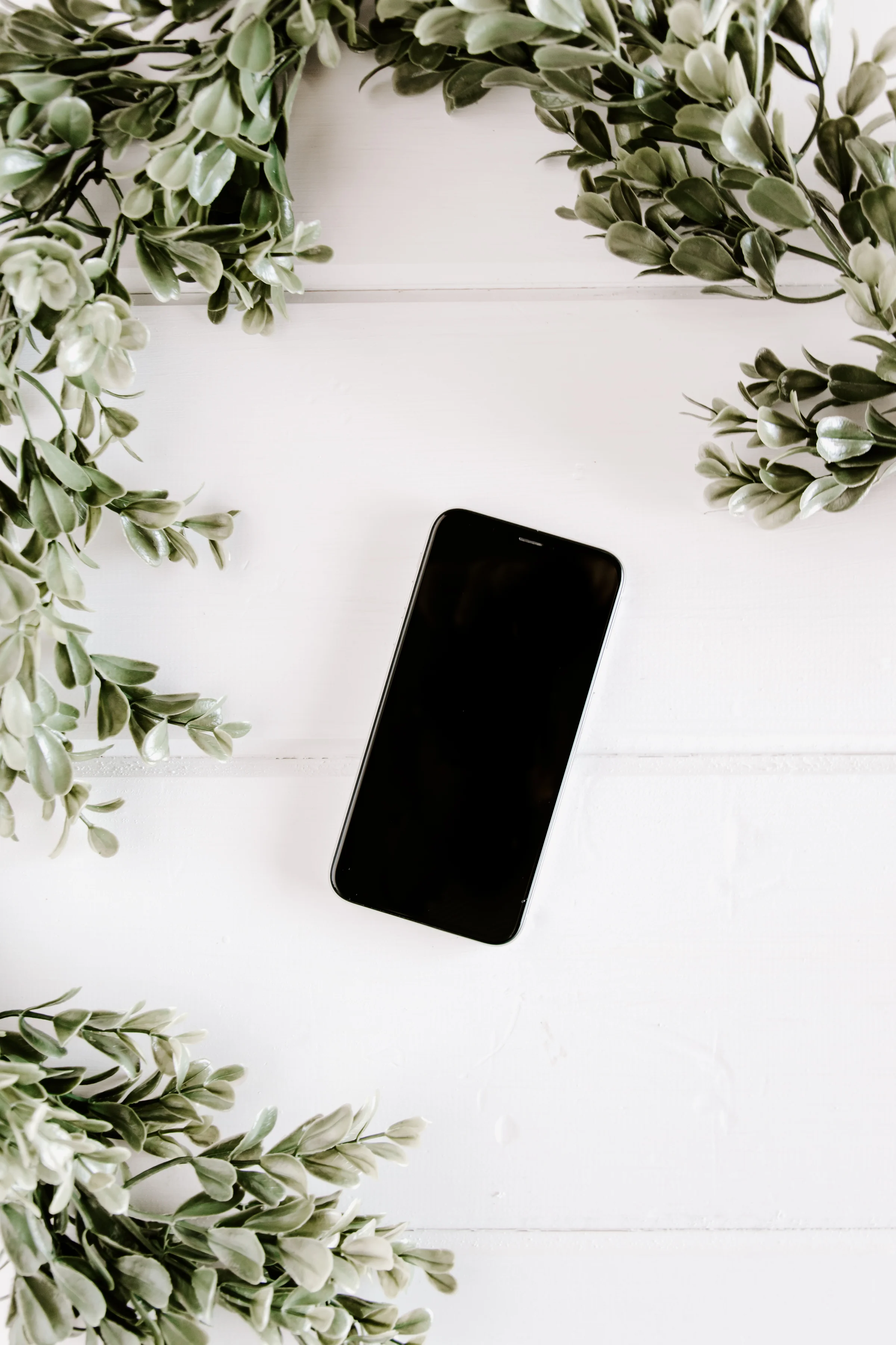 PBD-FarmhouseiPhone-Mockups-11.jpg