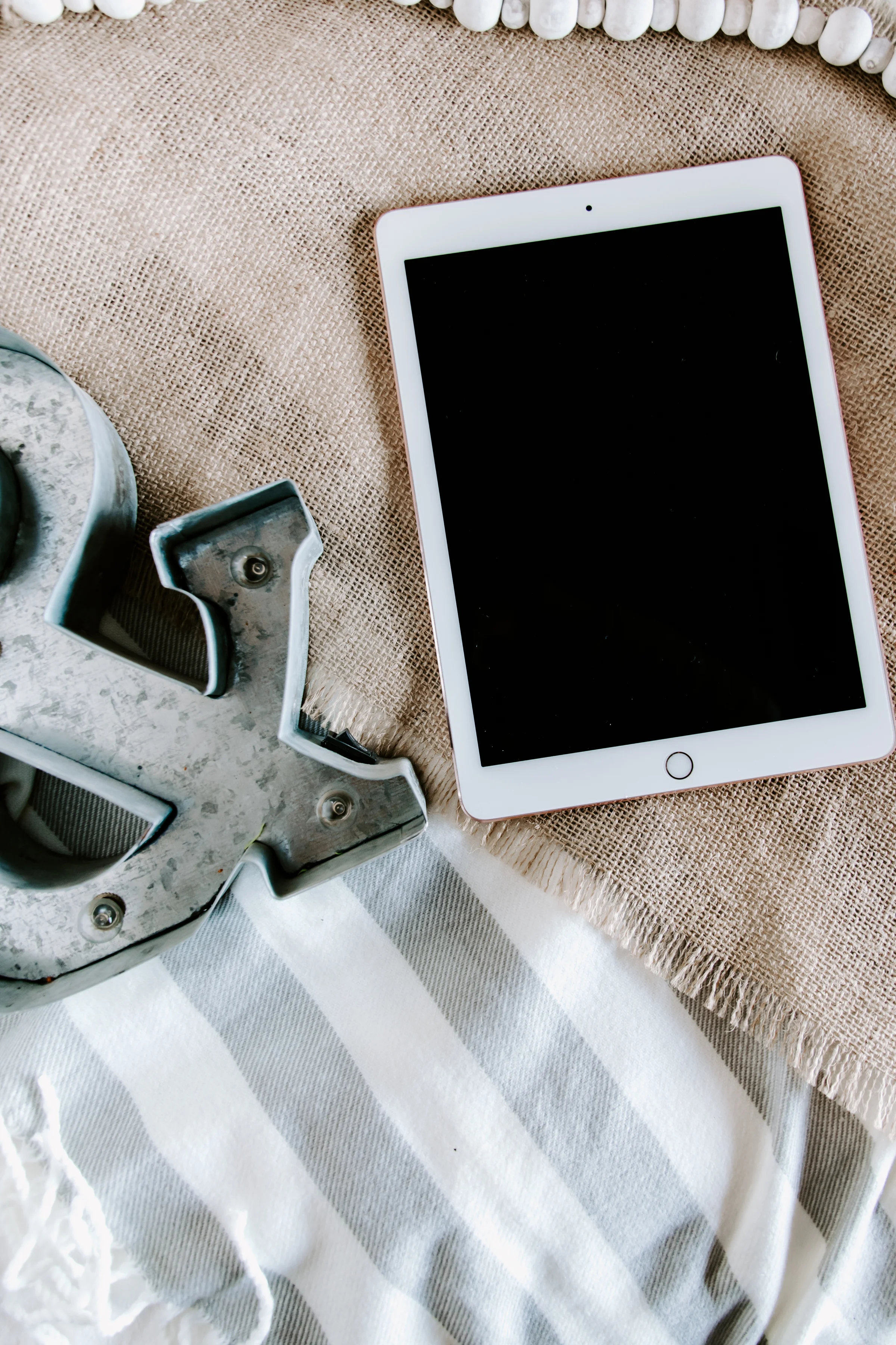 PBD-FarmhouseiPad-Mockups-19.jpg