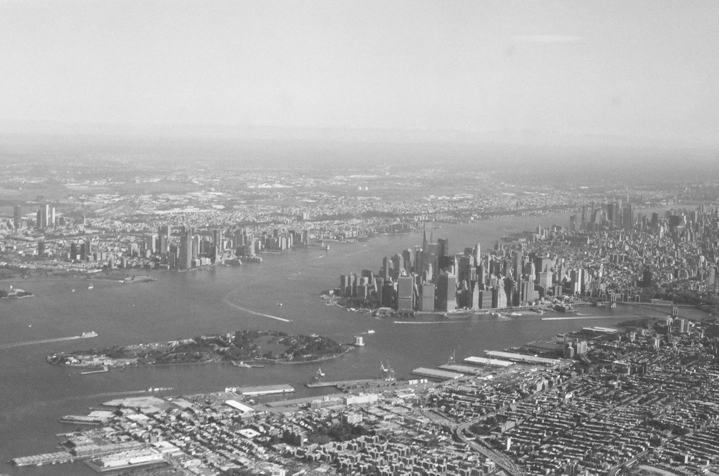 nyc in black + white

i&rsquo;m almost done with sharing photos from here. crazy to think the last time i dropped film off at @underdogfilmlab i got over 1,000 photos back.

#baeareafilm #dominofilmphoto #believeinfilm #womenwhoshootfilm #filmsororit