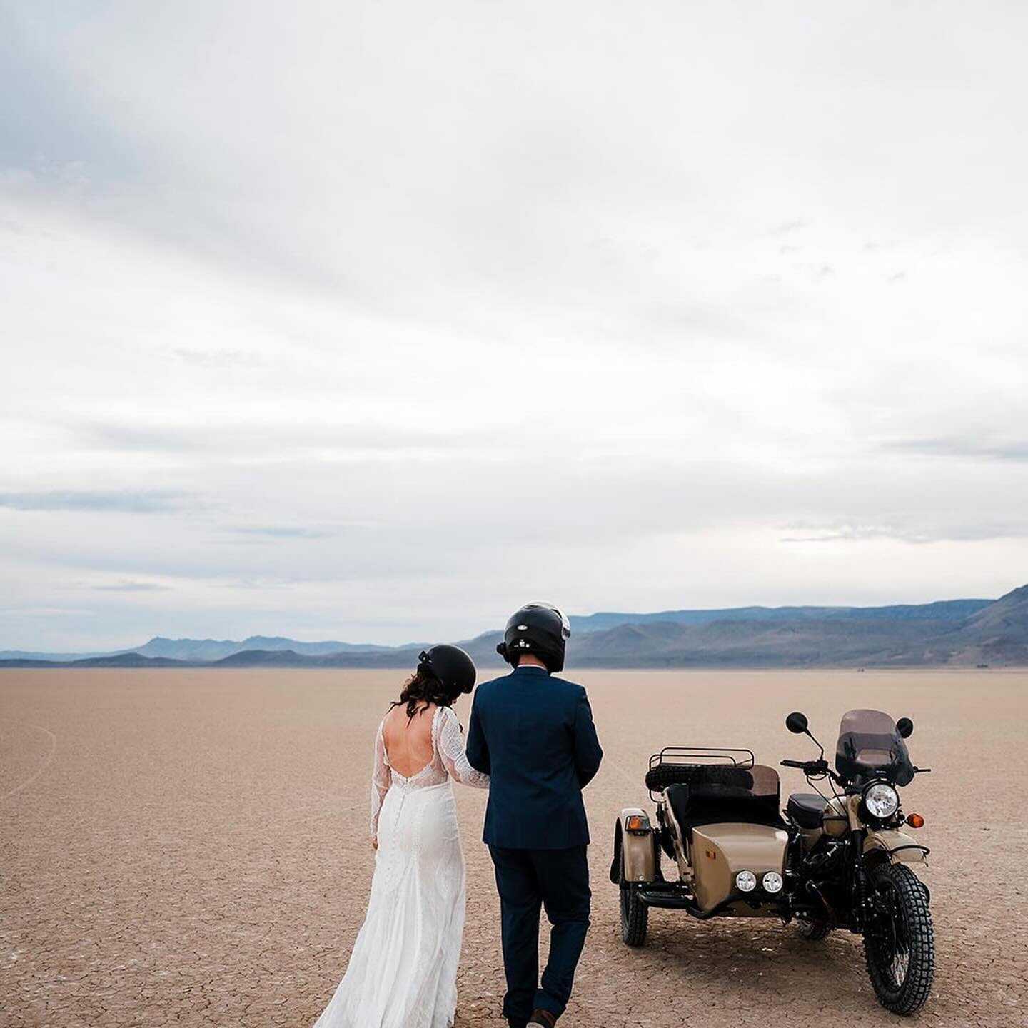 砂漠、ウラル、結婚式、思い出
Alvord Desert, Oregon 📸: @samstarns