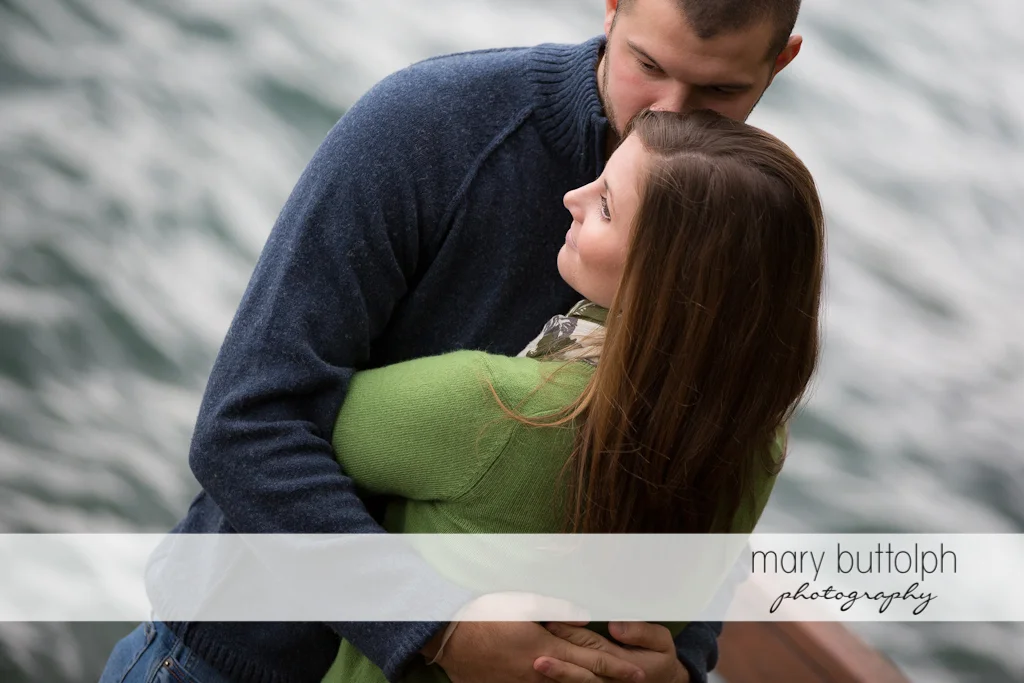 Couple get romantic near the lake at Skaneateles Engagement